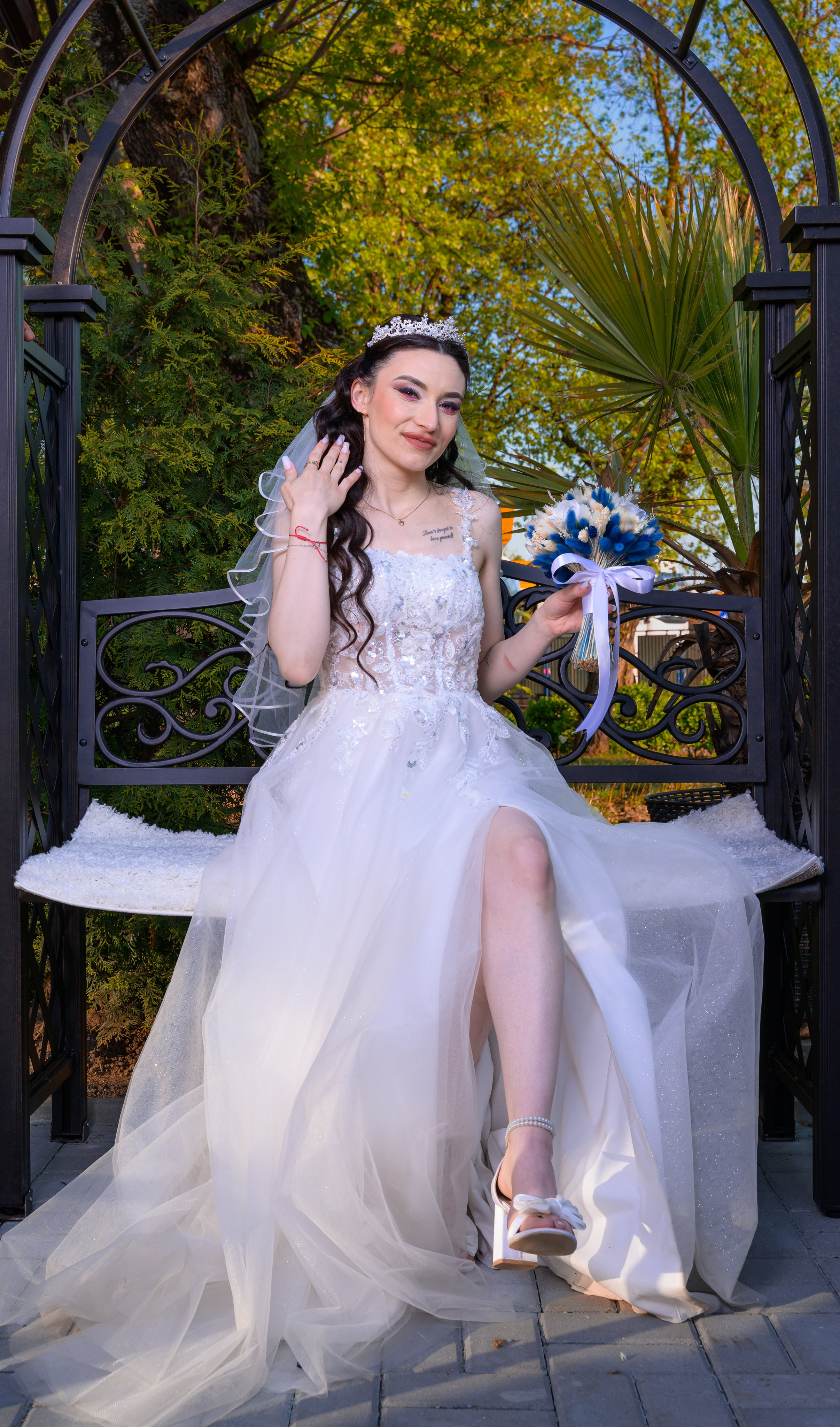 Wedding. Hand for photos