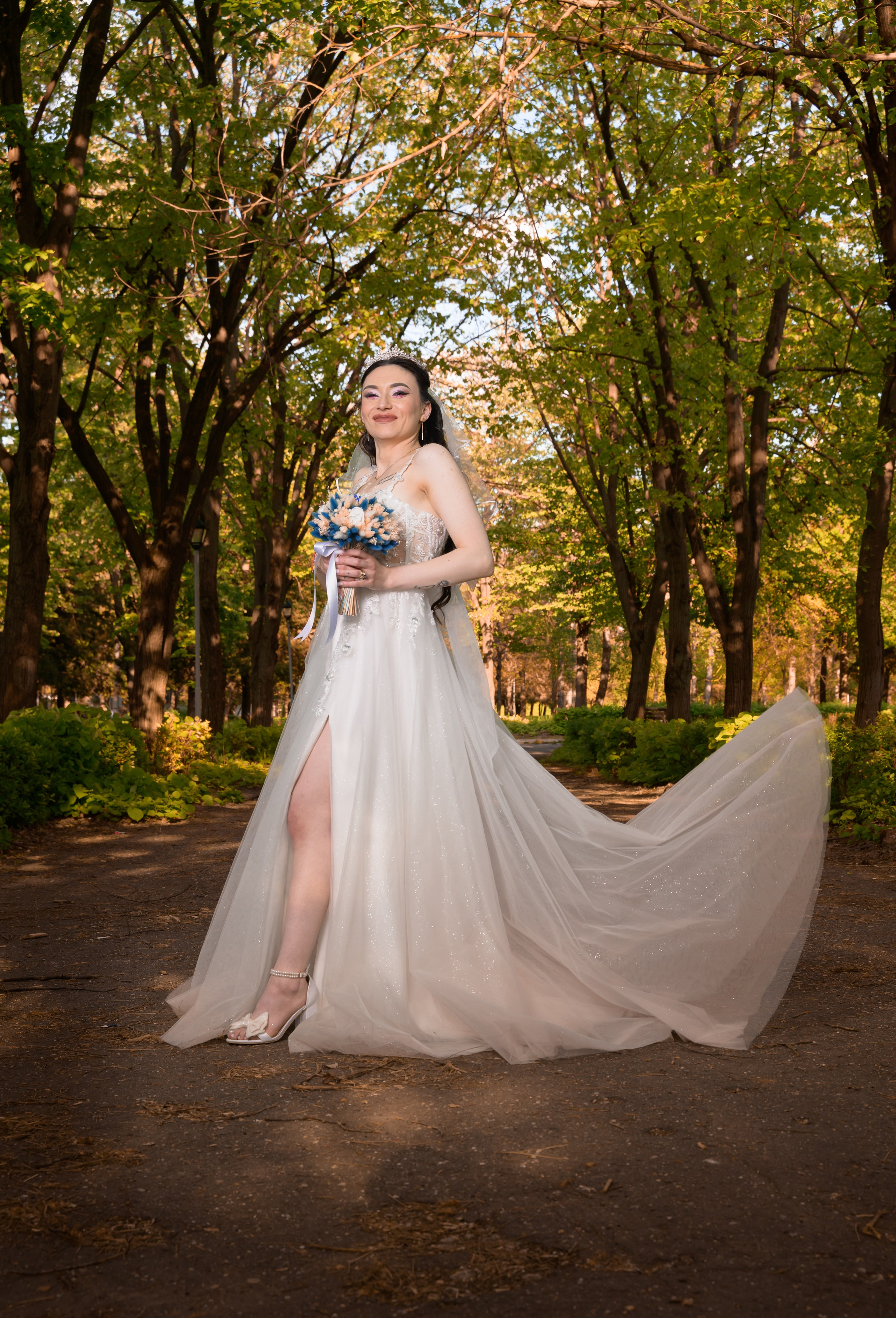 Wedding. Hand for photos
