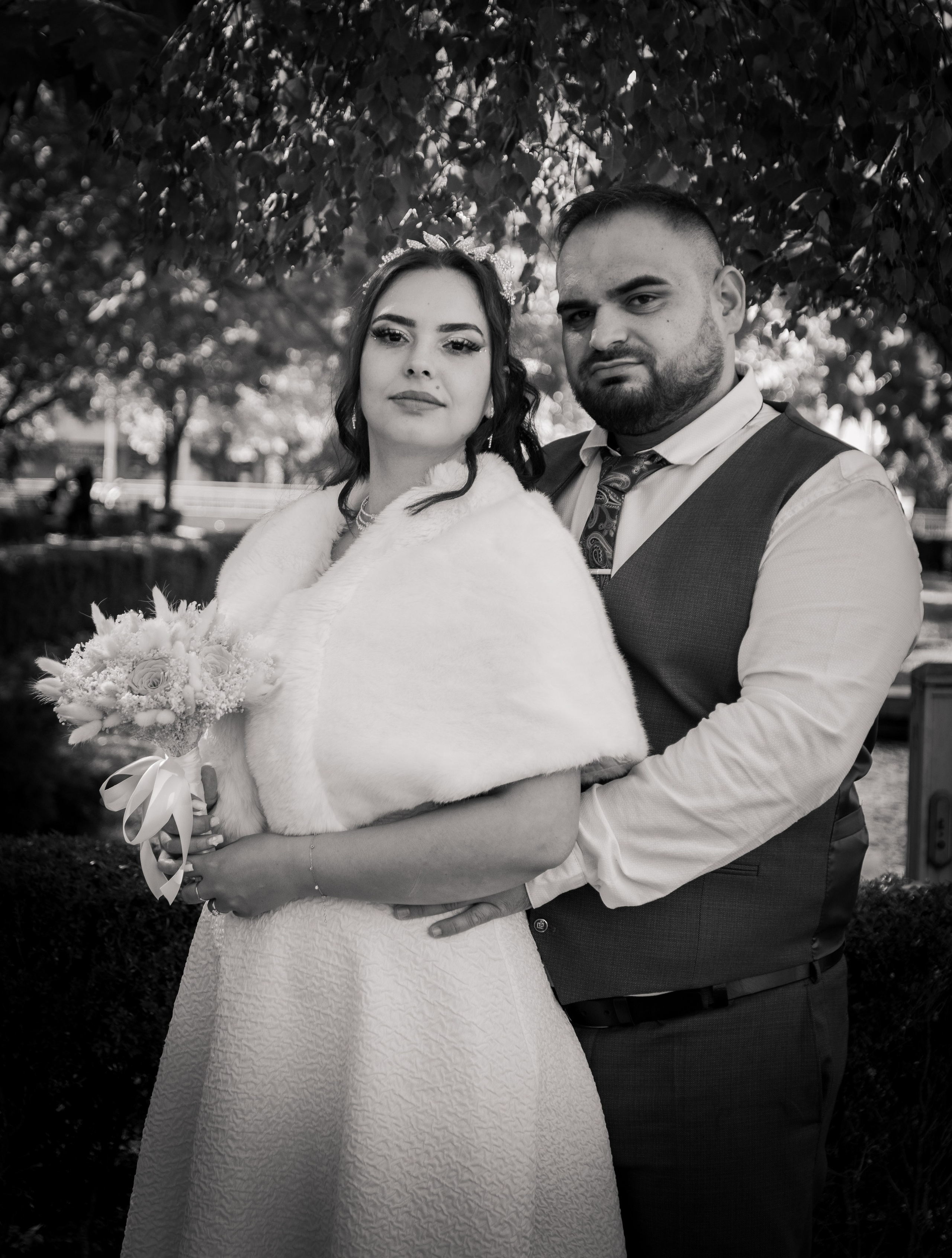 Civil Ceremony Florin — Alexandra. Hand for photos