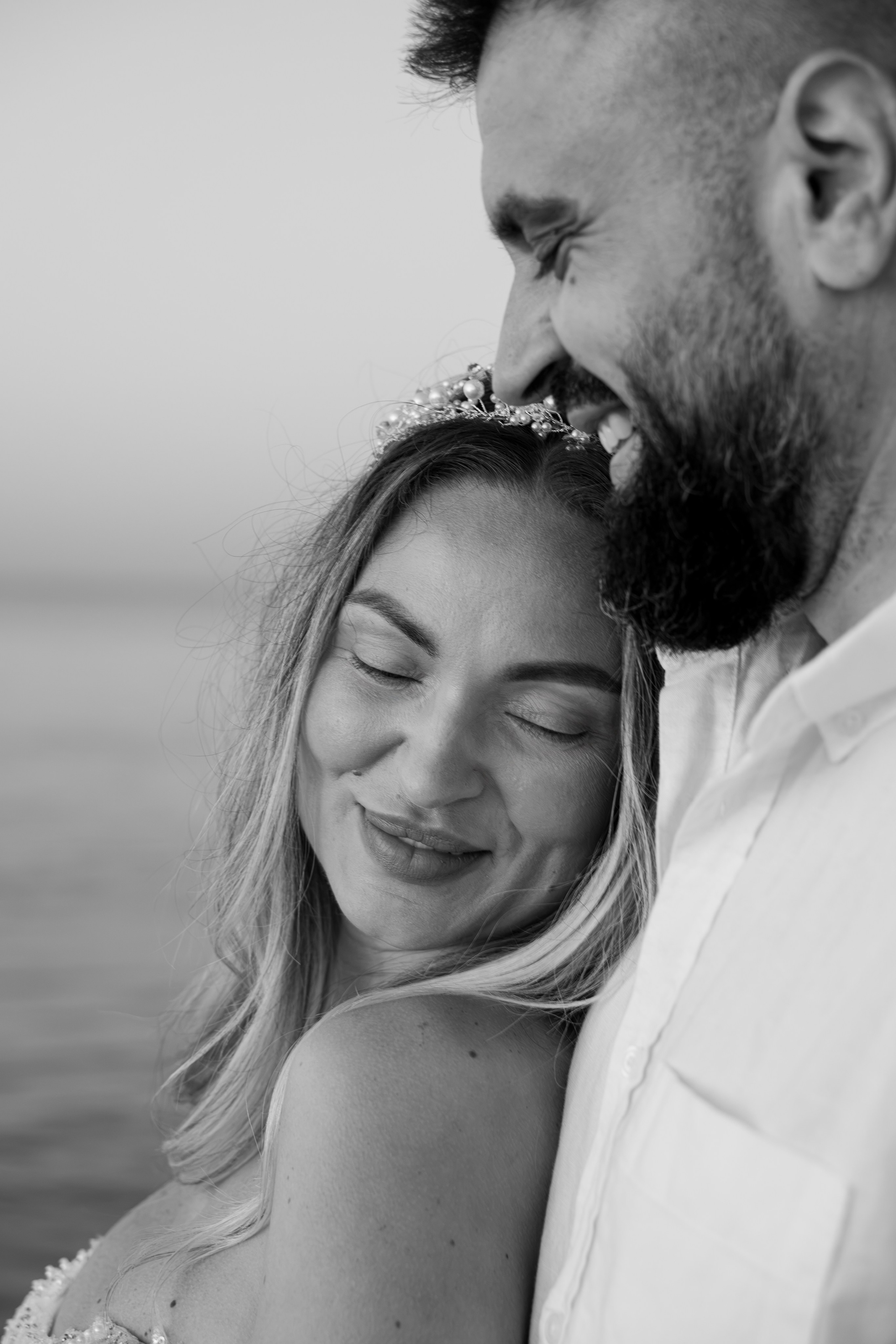 Trash the Dress | Sunrise. Hand for photos