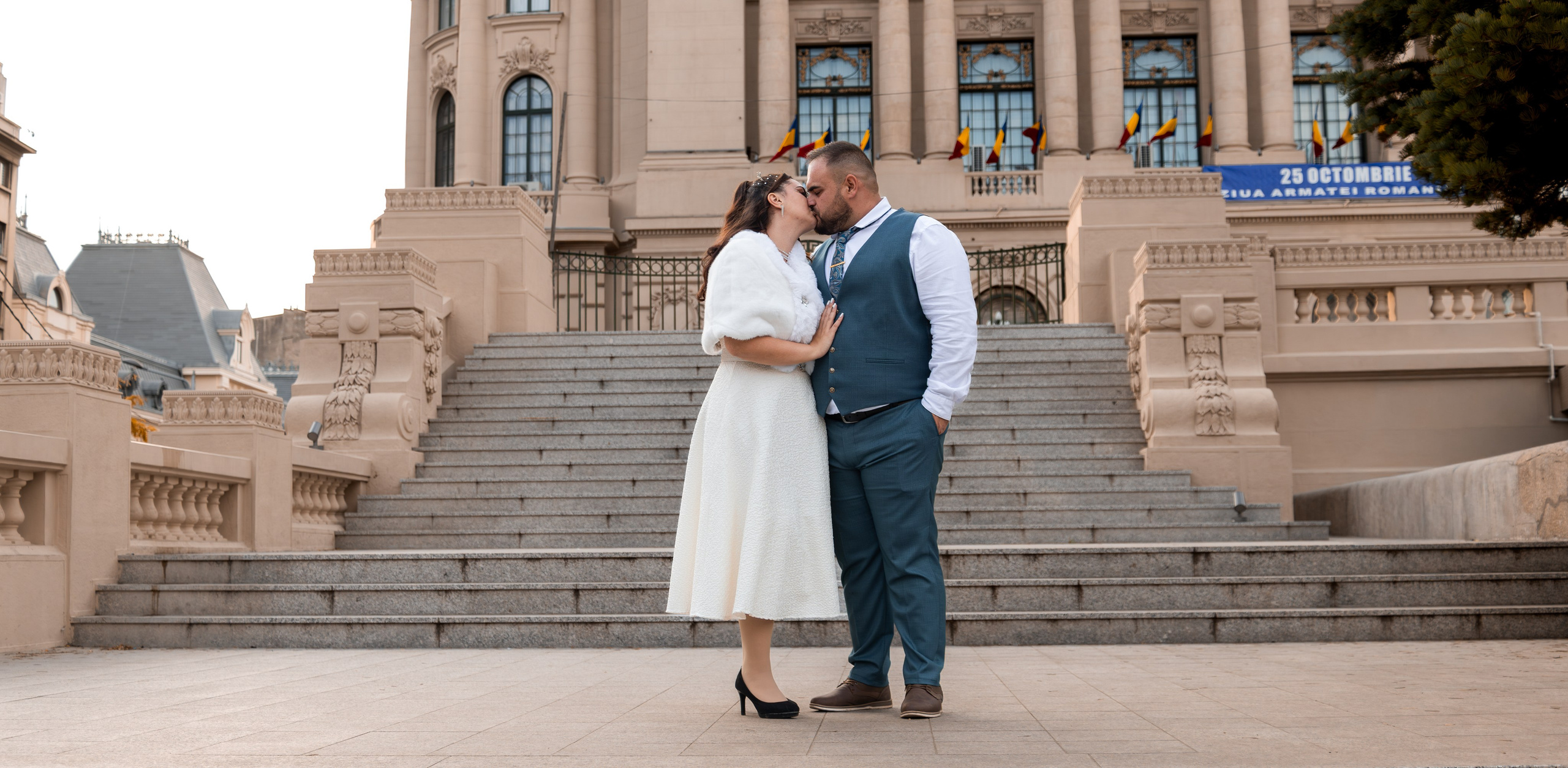 Civil Ceremony Florin — Alexandra. Hand for photos