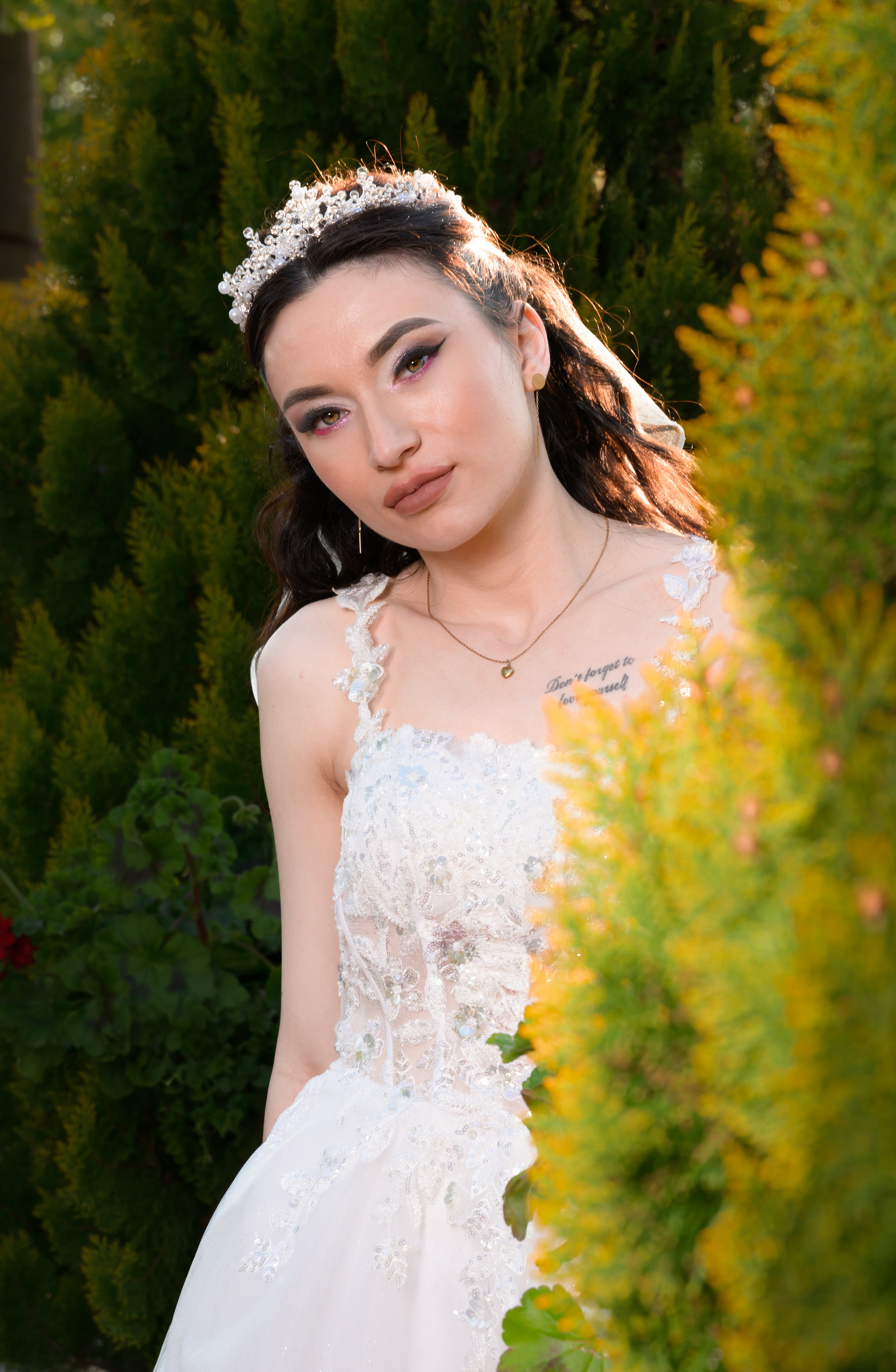 Wedding. Hand for photos