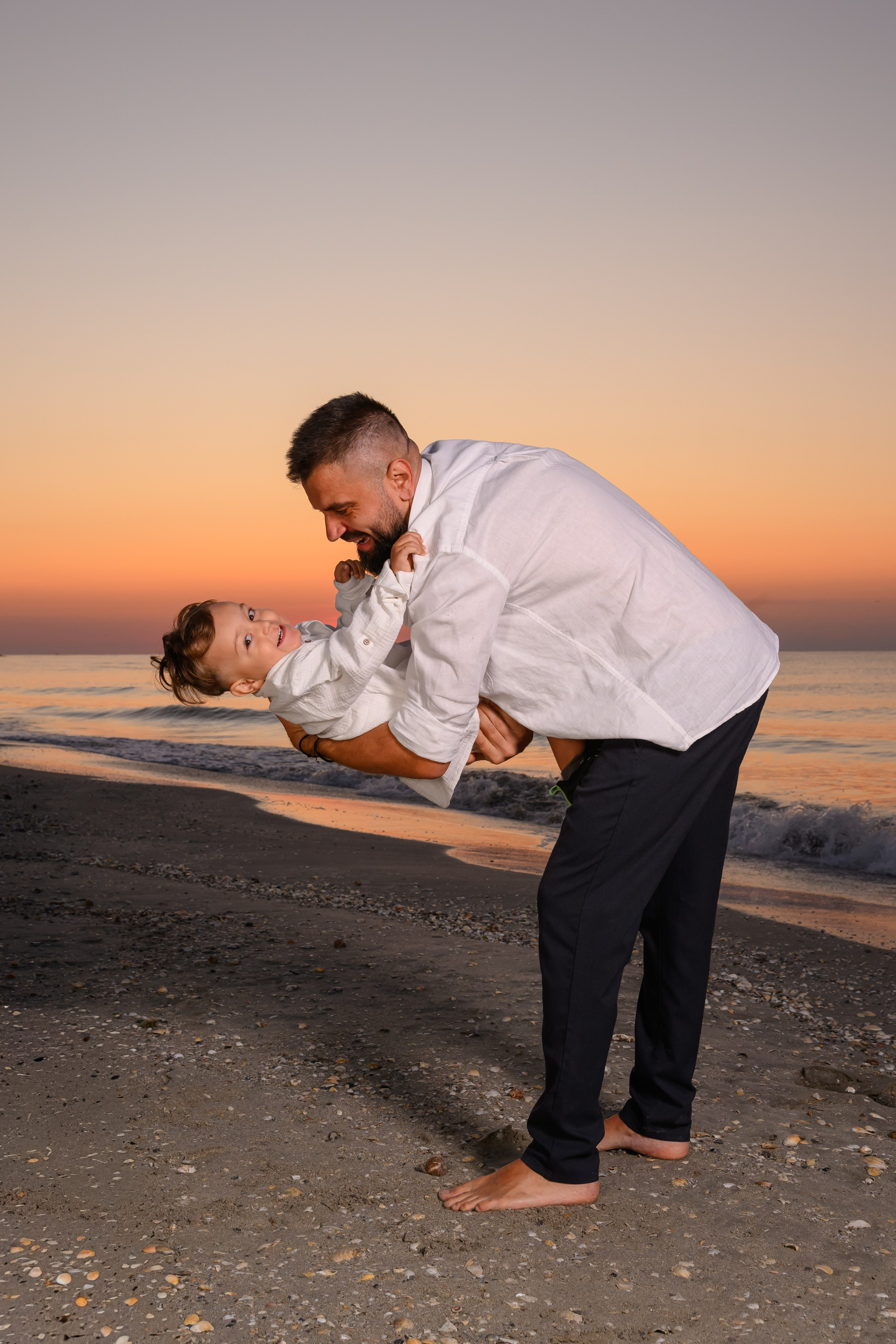 Trash the Dress | Sunrise. Hand for photos