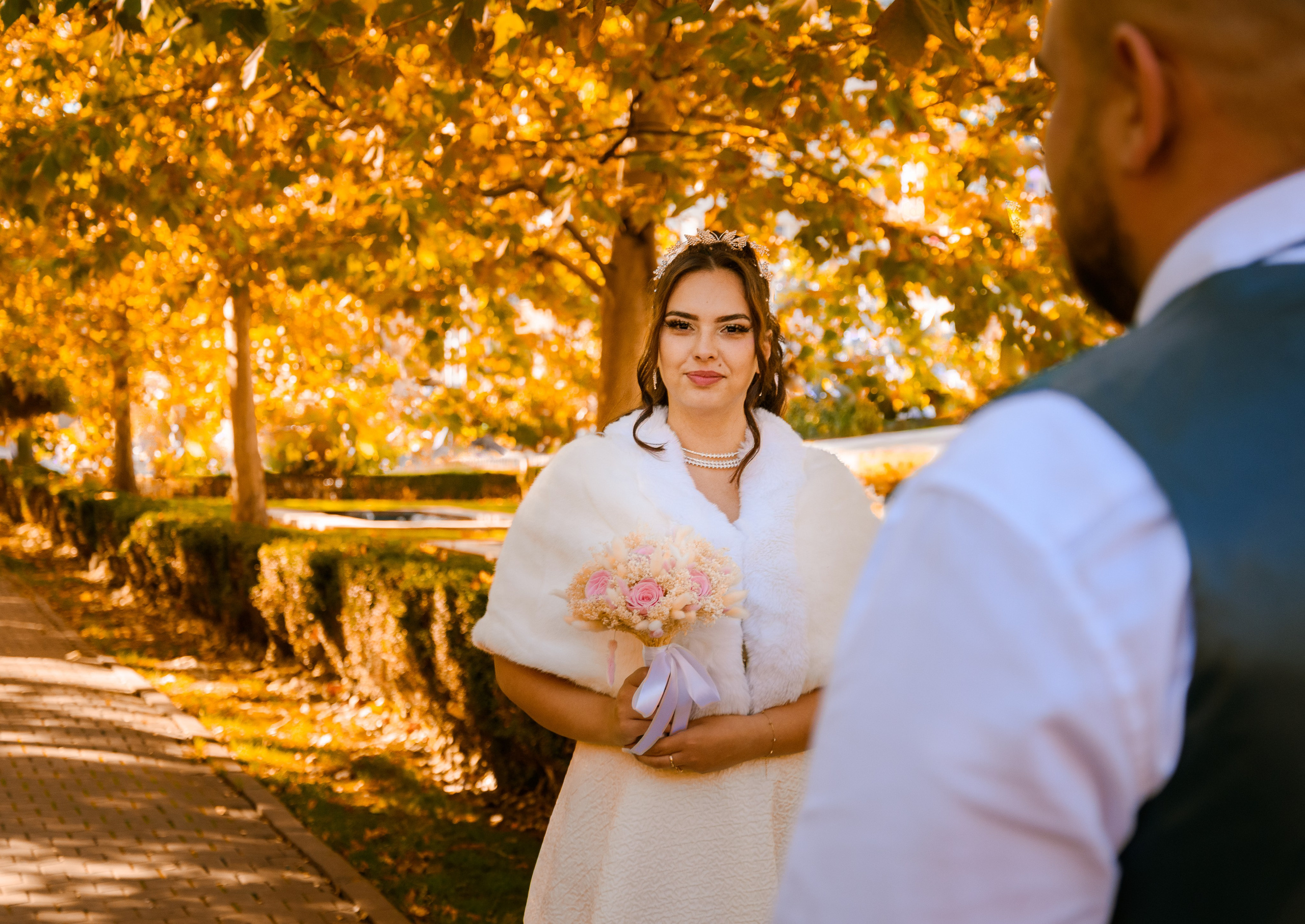Civil Ceremony Florin — Alexandra. Hand for photos