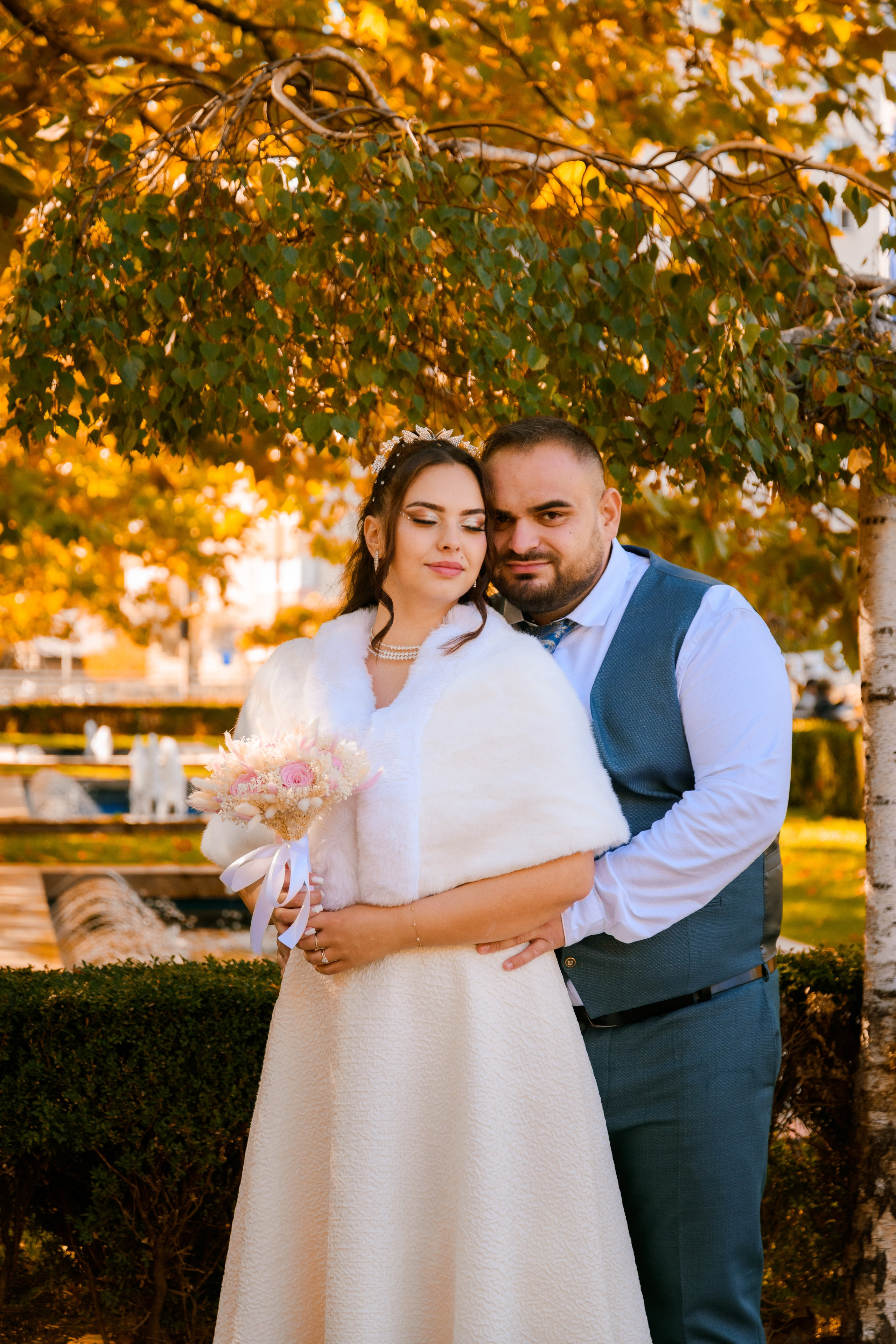 Civil Ceremony Florin — Alexandra. Hand for photos