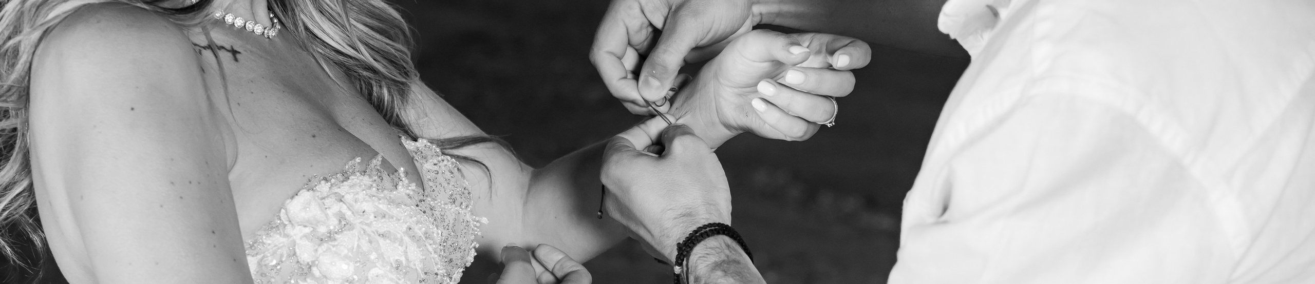 Trash the Dress | Sunrise. Hand for photos
