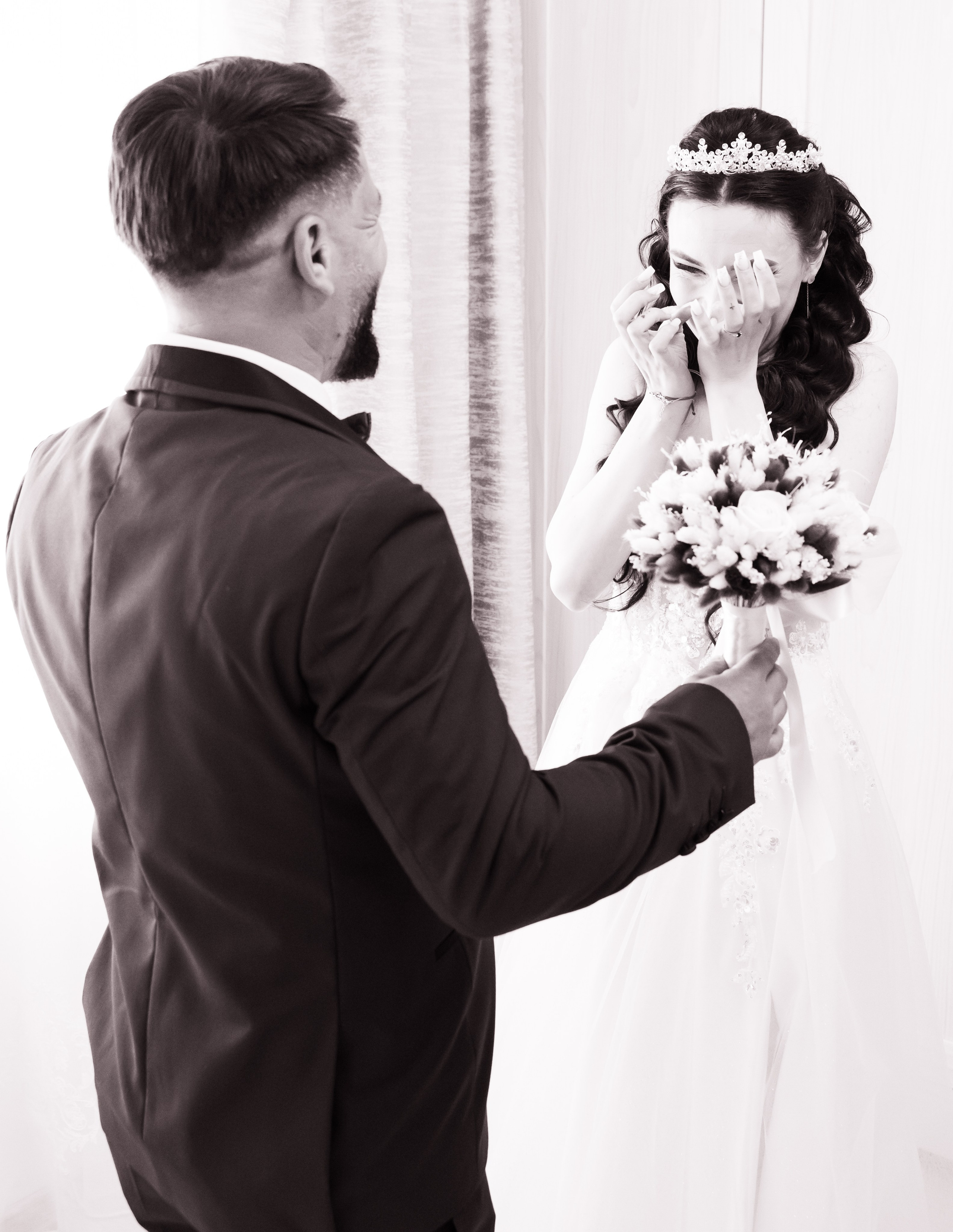 Wedding. Hand for photos