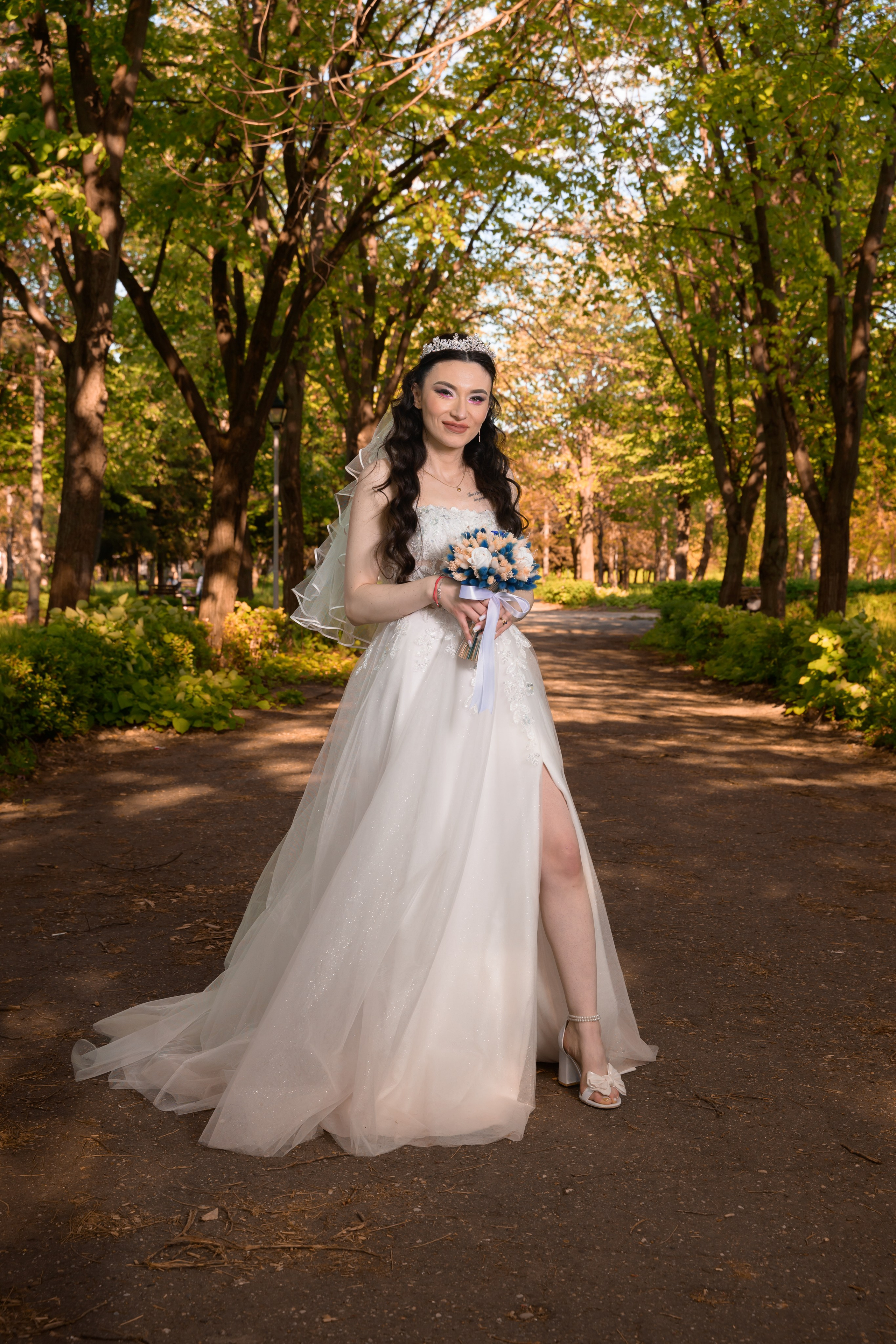 Wedding. Hand for photos