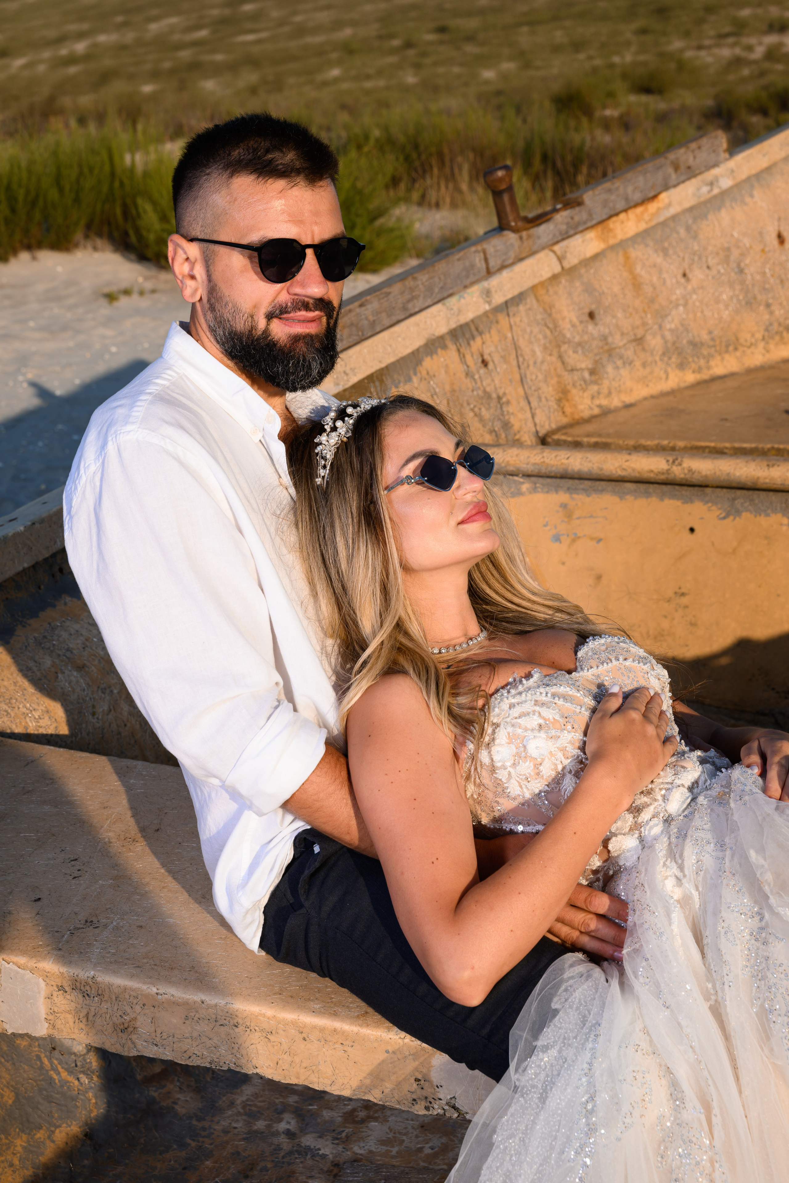 Trash the Dress | Sunrise. Hand for photos
