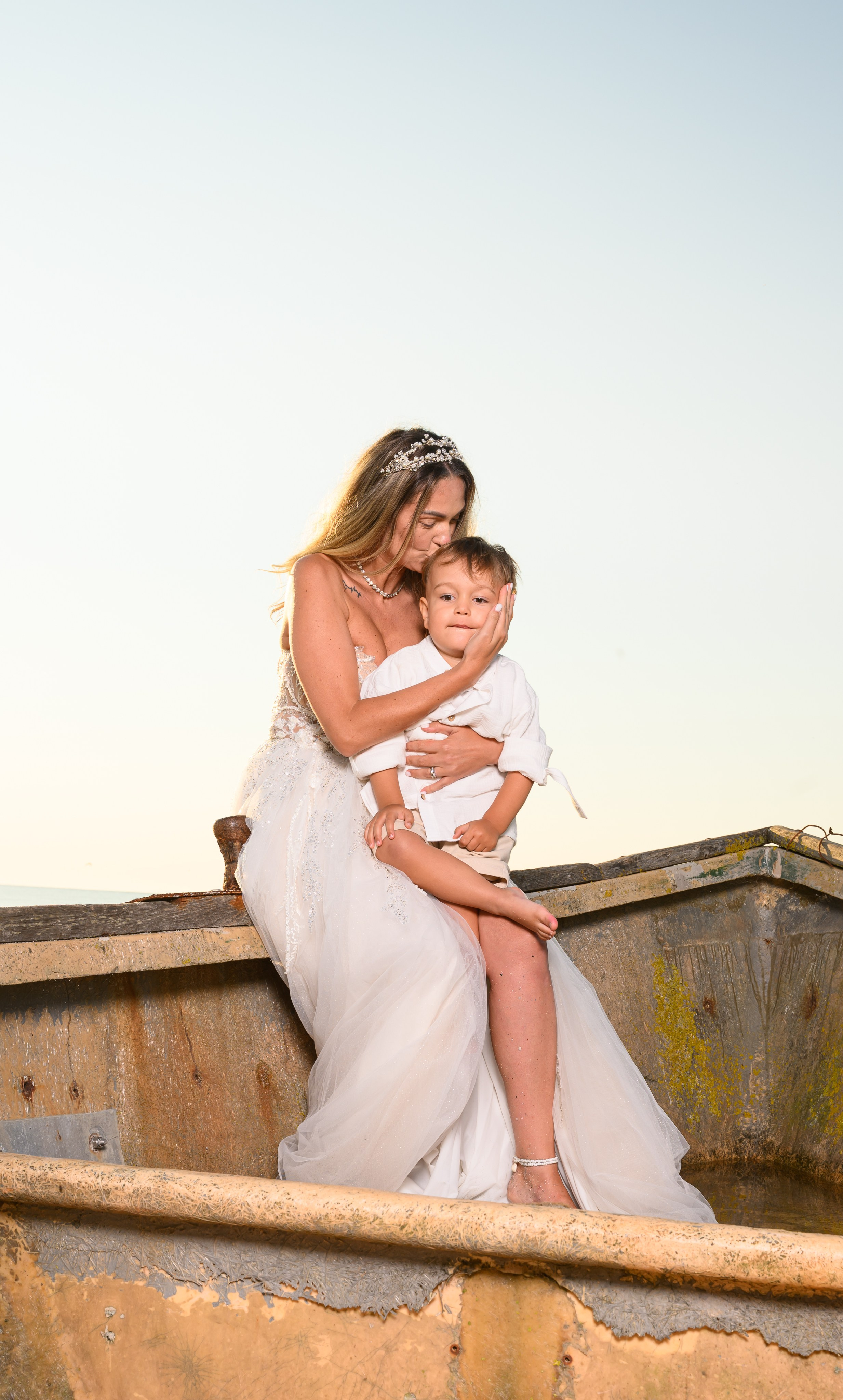 Trash the Dress | Sunrise. Hand for photos