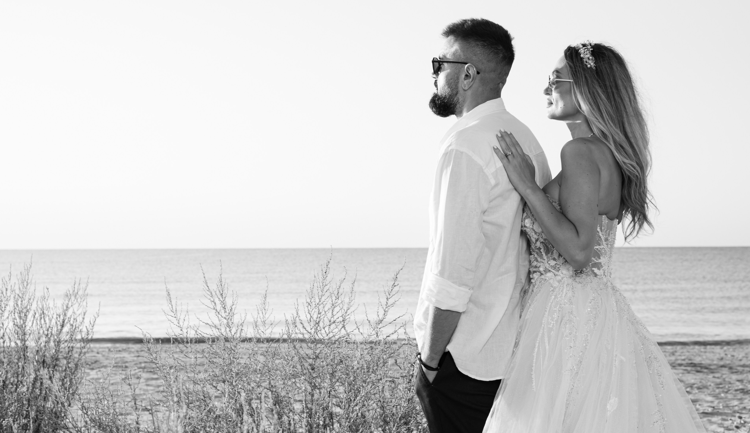 Trash the Dress | Sunrise. Hand for photos
