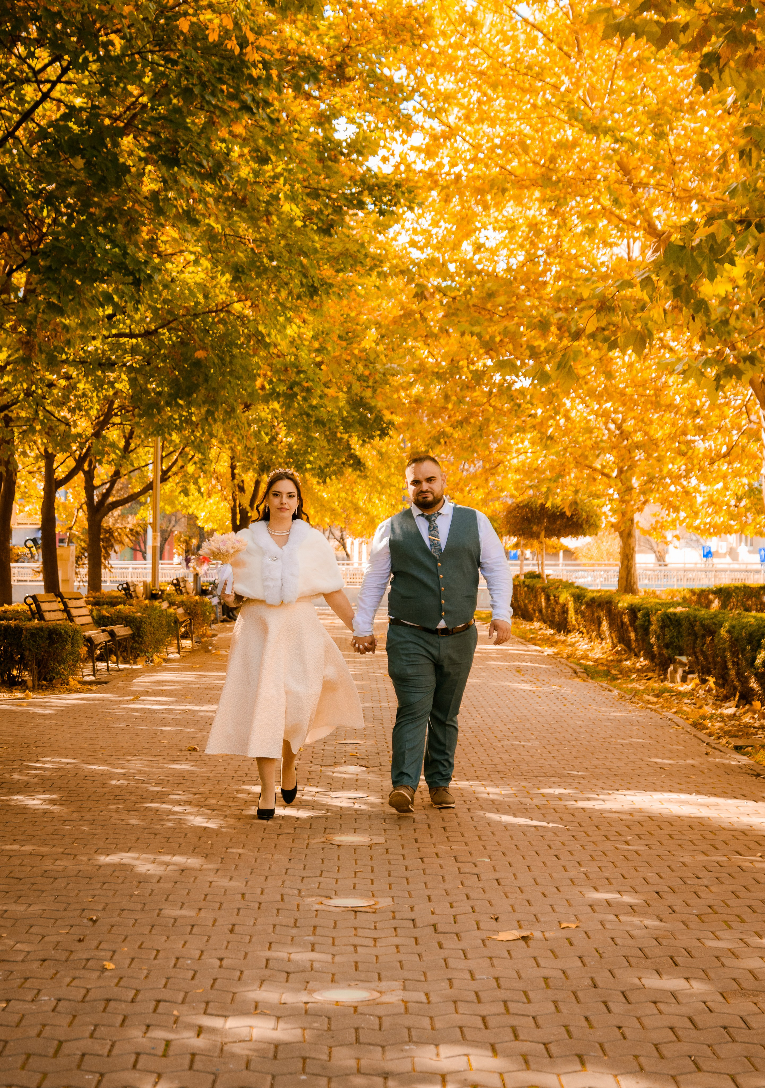 Civil Ceremony Florin — Alexandra. Hand for photos