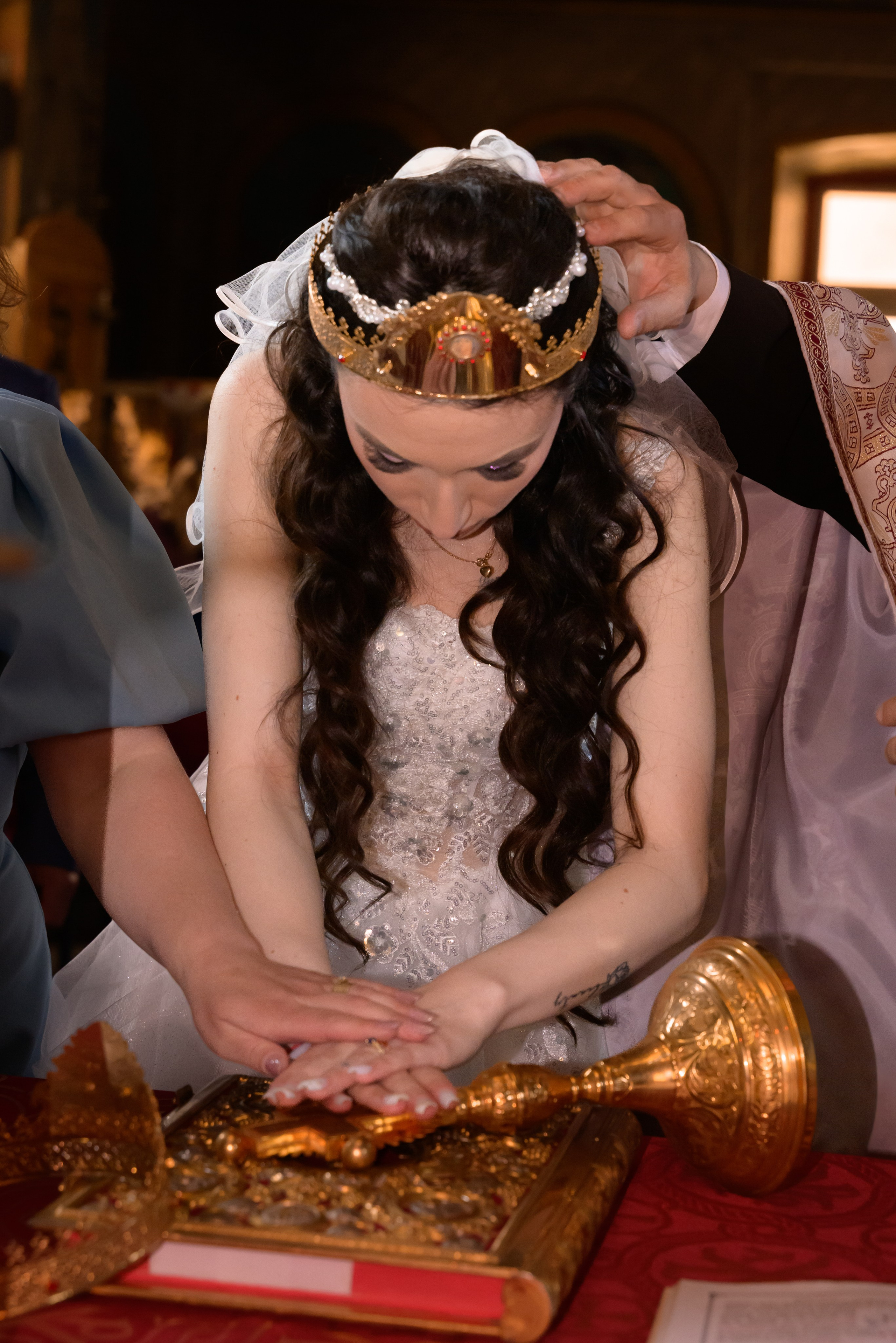 Wedding. Hand for photos