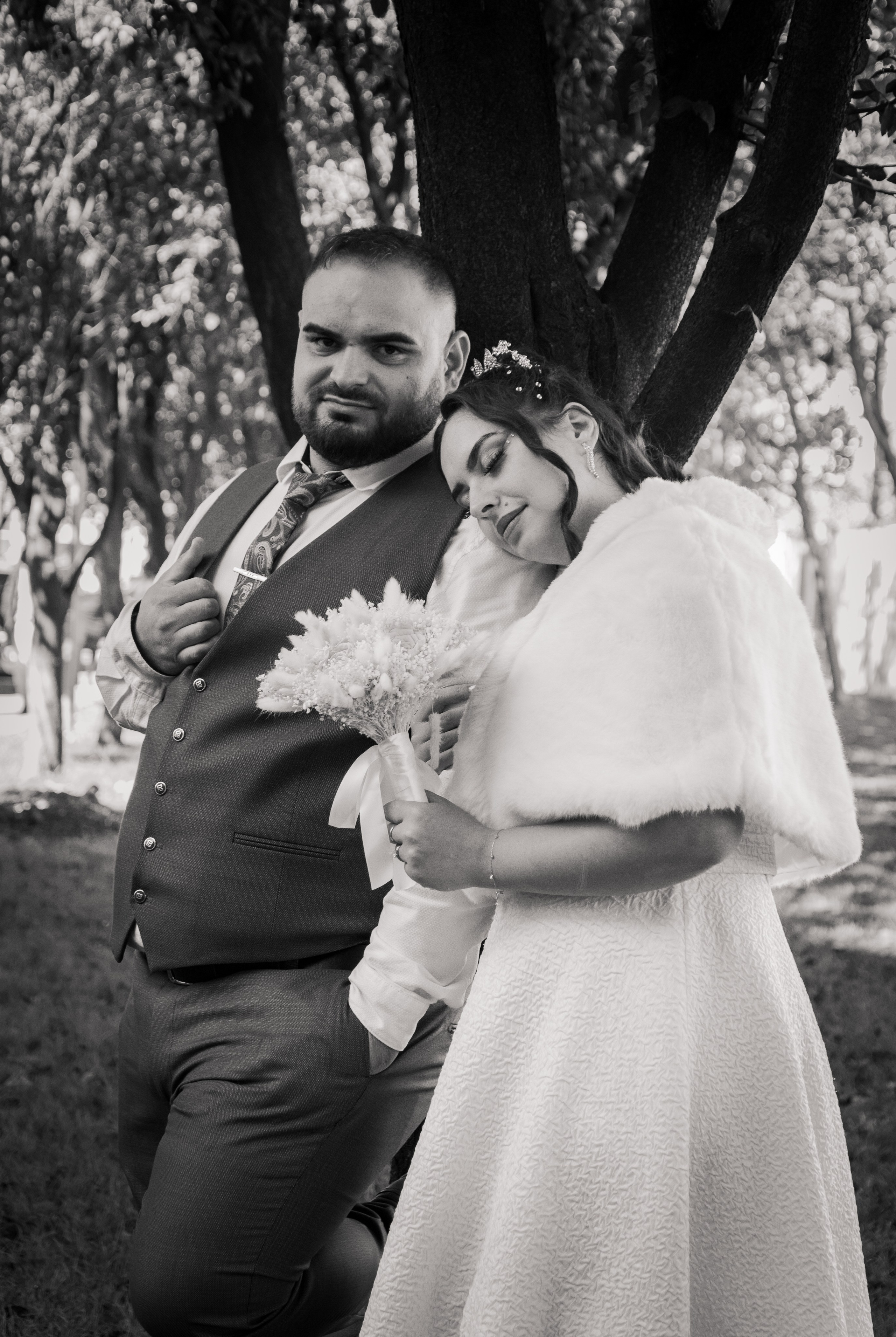 Civil Ceremony Florin — Alexandra. Hand for photos