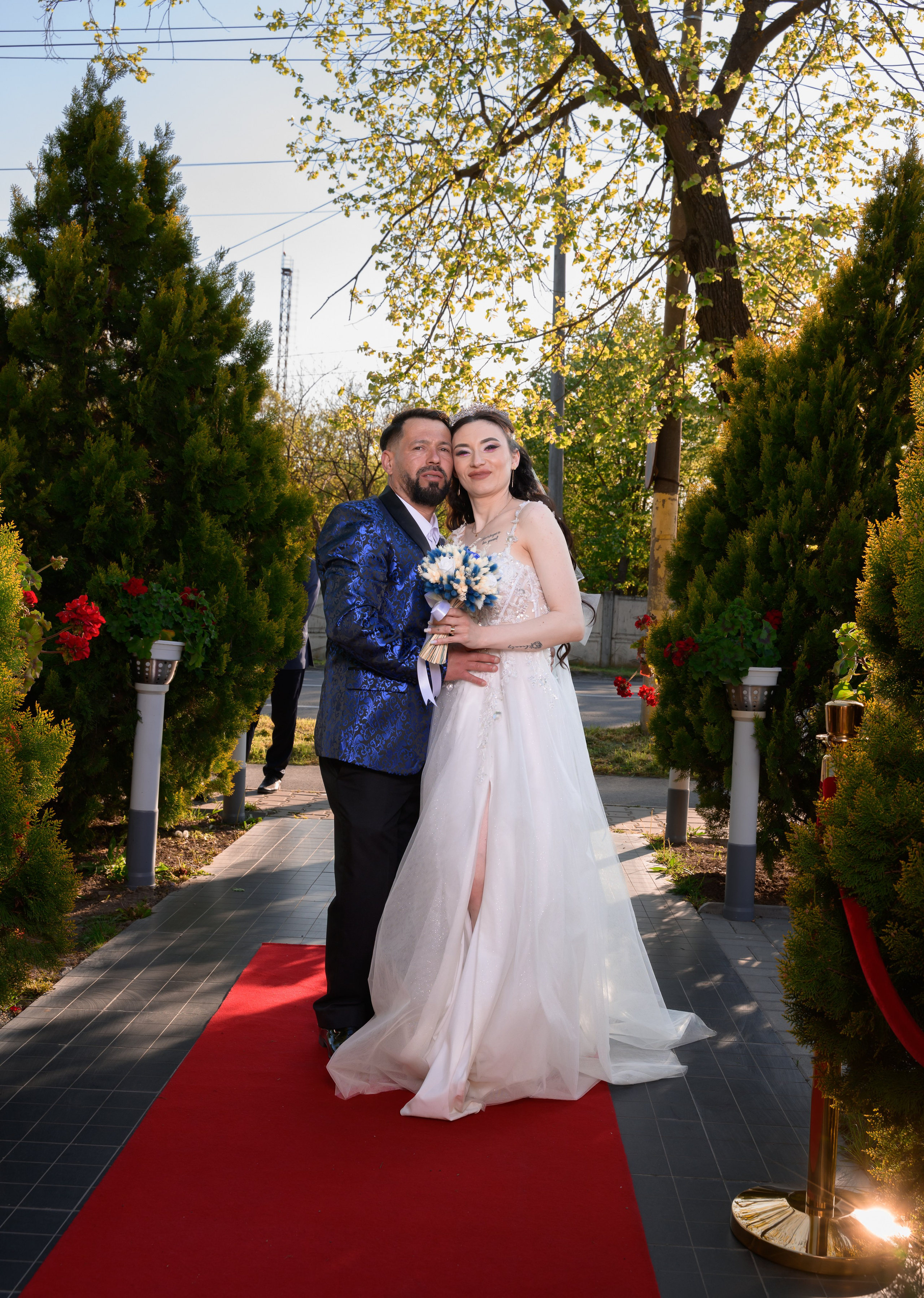 Wedding. Hand for photos