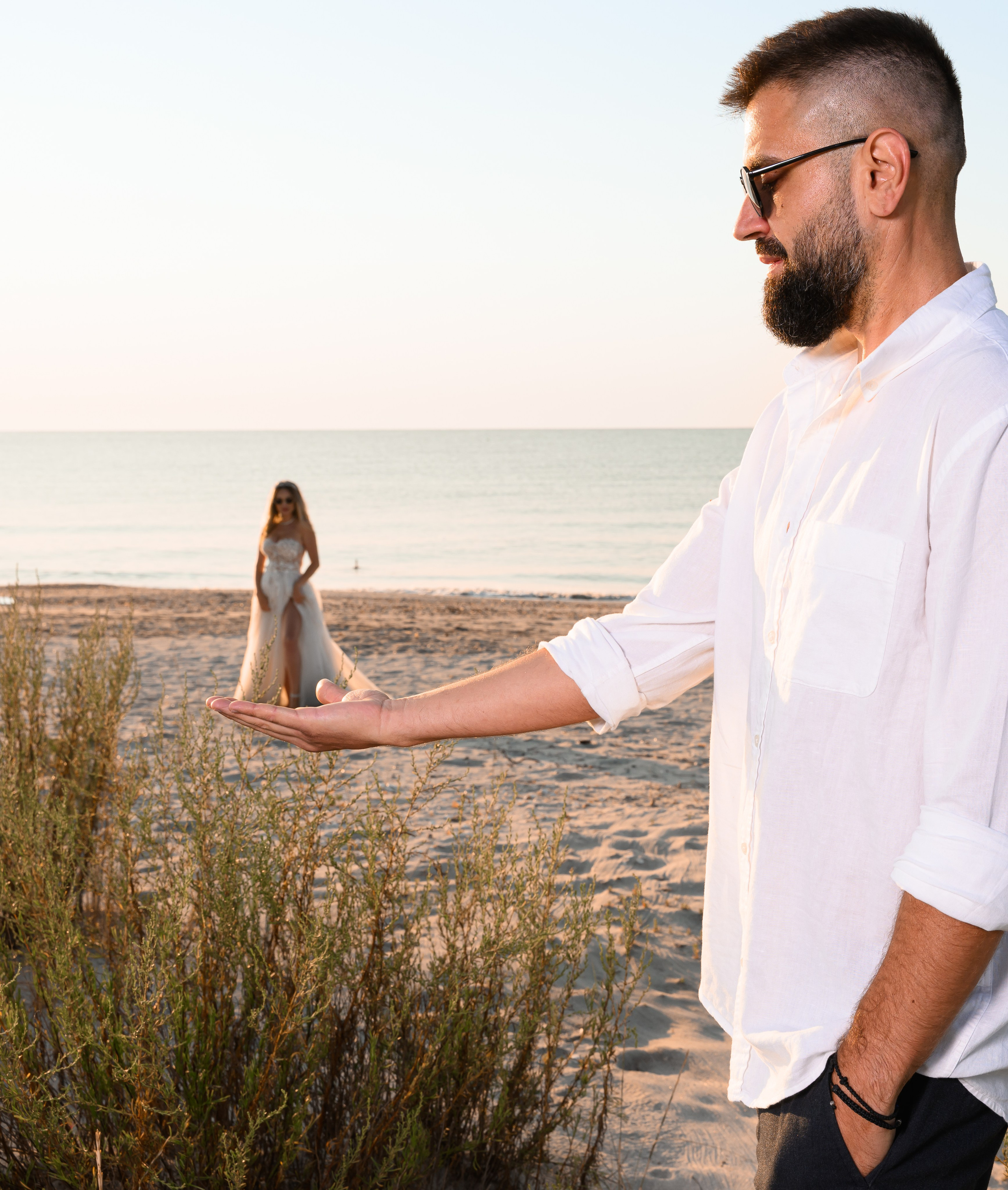 Trash the Dress | Sunrise. Hand for photos