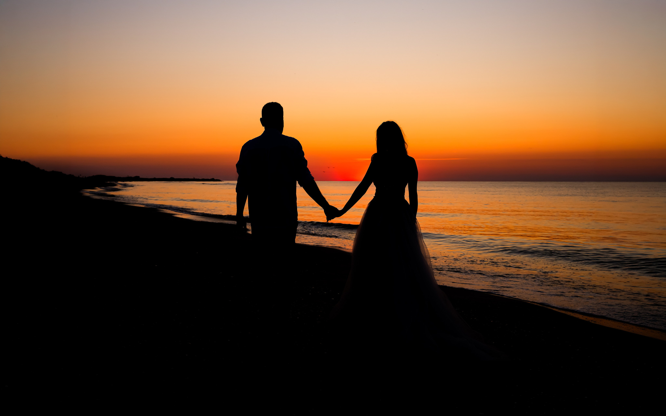 Trash the Dress | Sunrise. Hand for photos