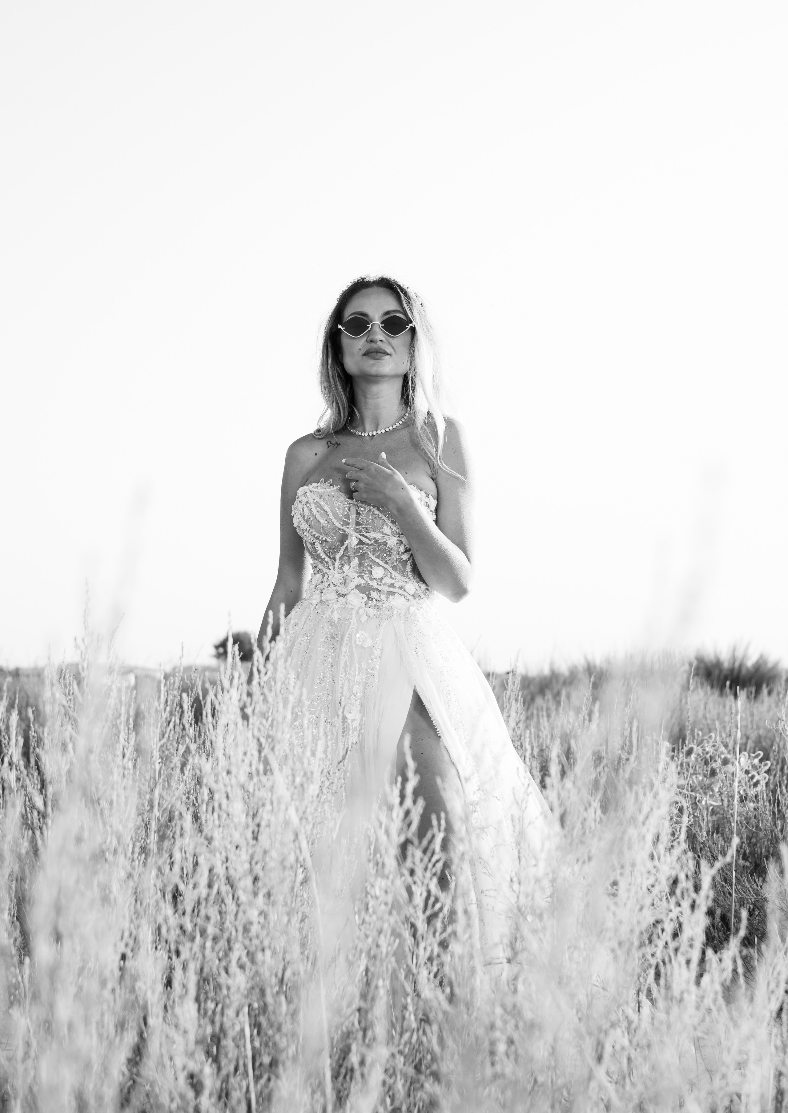 Trash the Dress | Sunrise. Hand for photos
