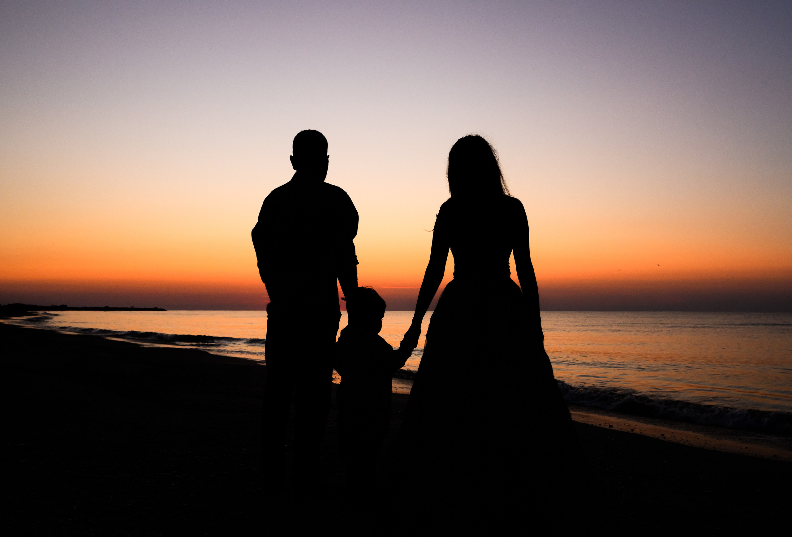 Trash the Dress | Sunrise. Hand for photos
