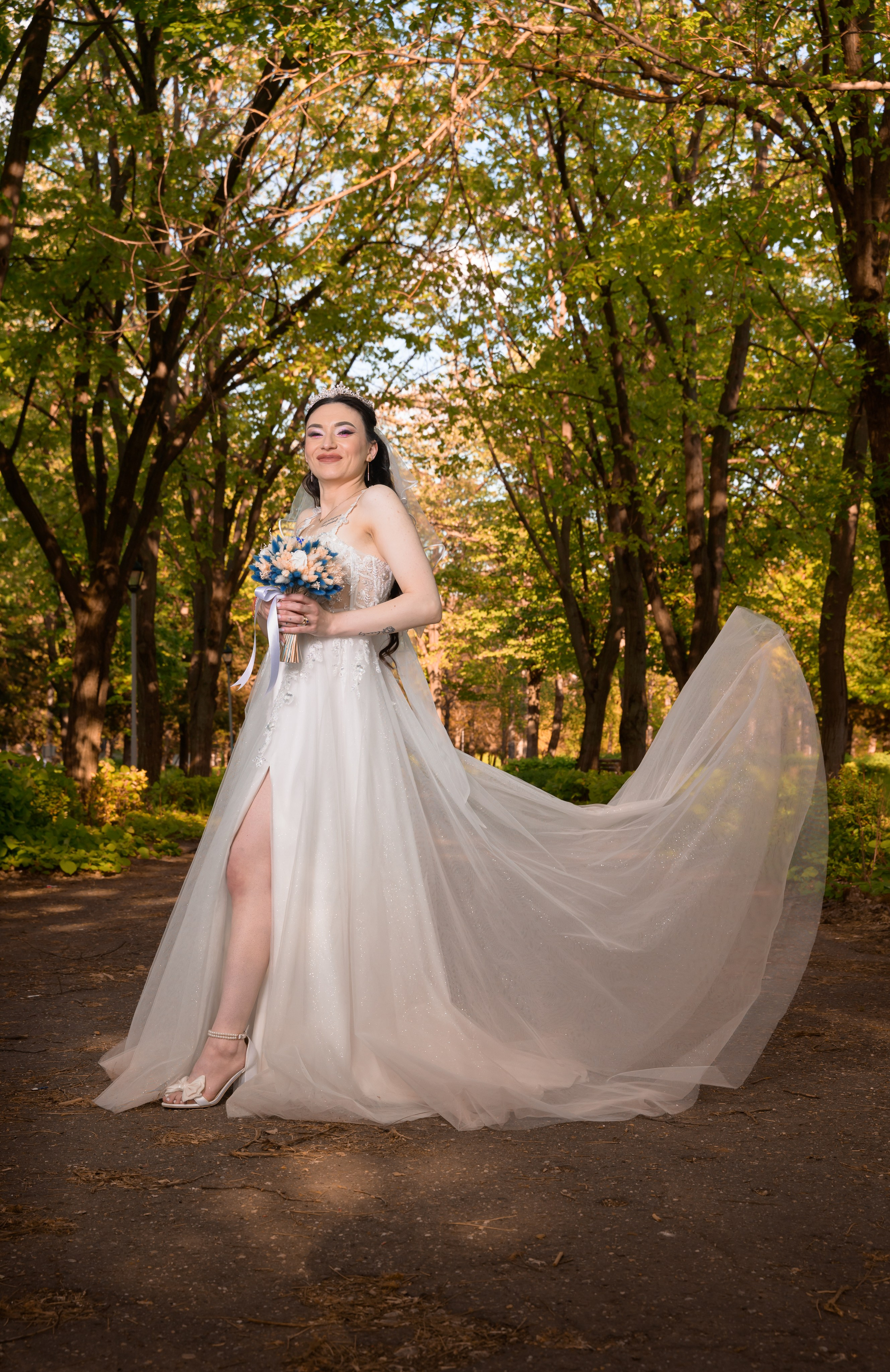 Wedding. Hand for photos