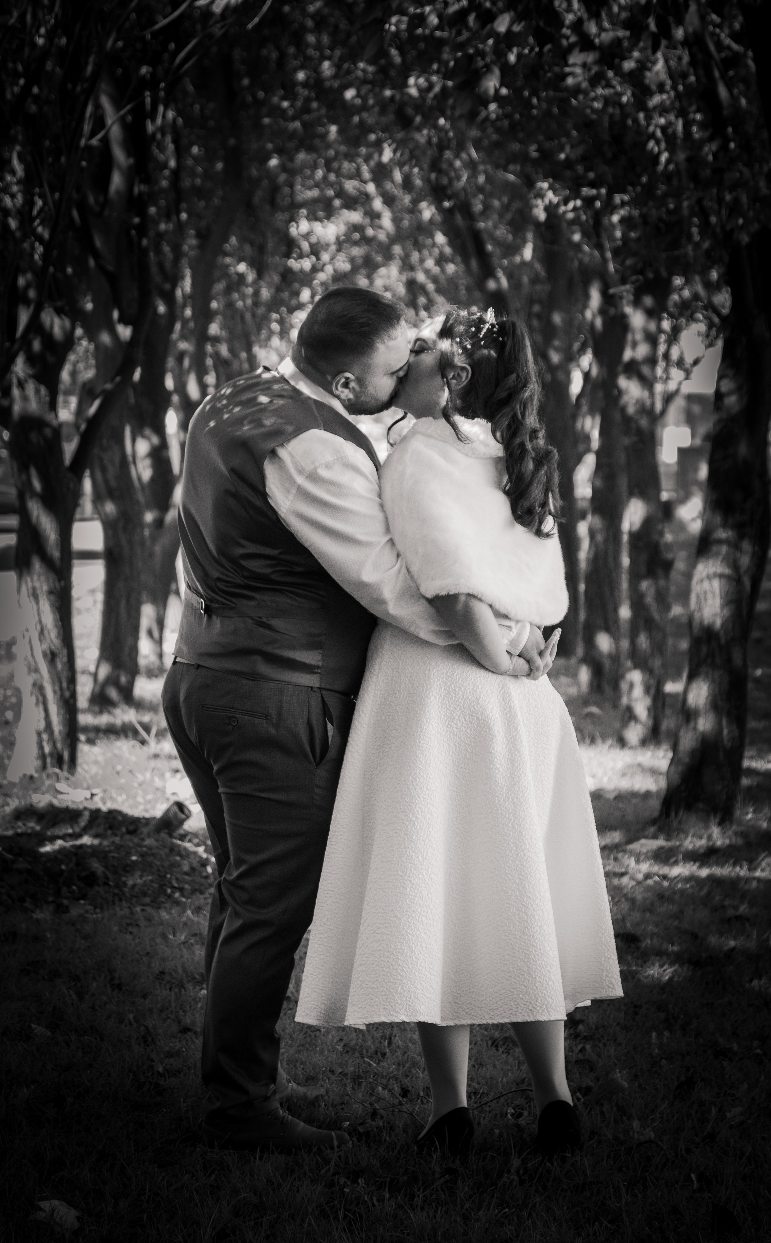 Civil Ceremony Florin — Alexandra. Hand for photos