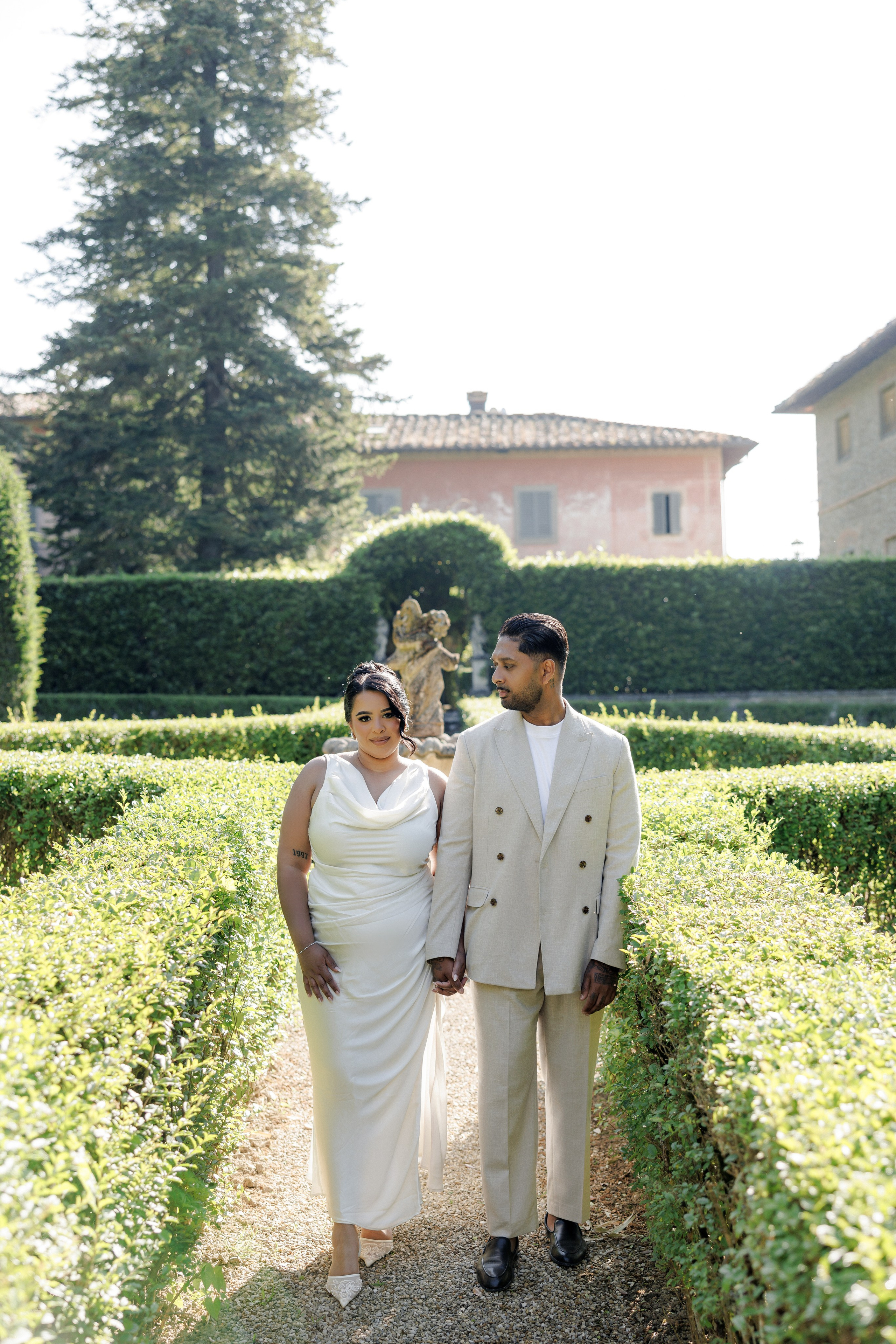 Pre-wedding in Tuscany. Wedding photographer Italy