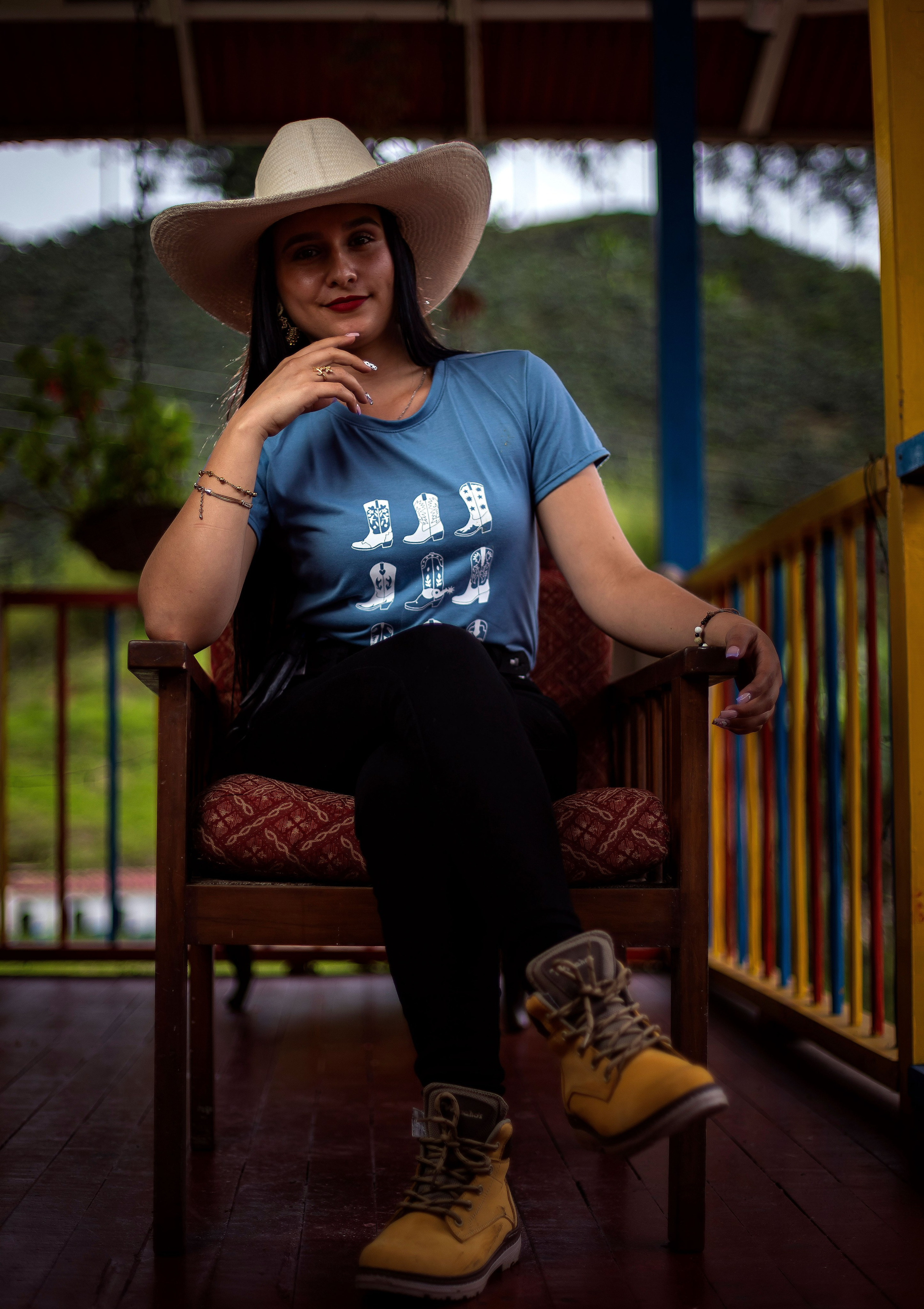 Fotógrafo de retratos fotógrafo de estilo de vida fotografía de locación fotografía de estudio sesión de fotos marca personal. Fotografía profesional para su evento en Caldas por SERFOTOGRAFÍA