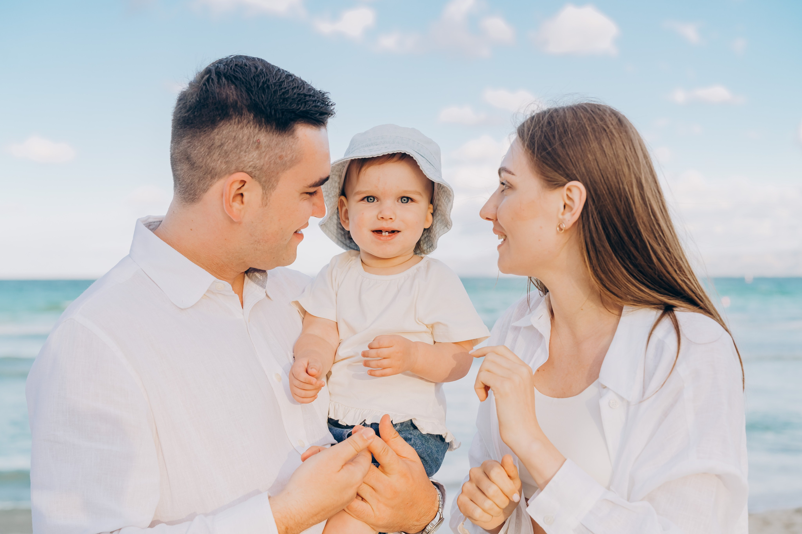 Sophisticated Tanya with her daughter and husband. Фотограф у Пальма де Майорка