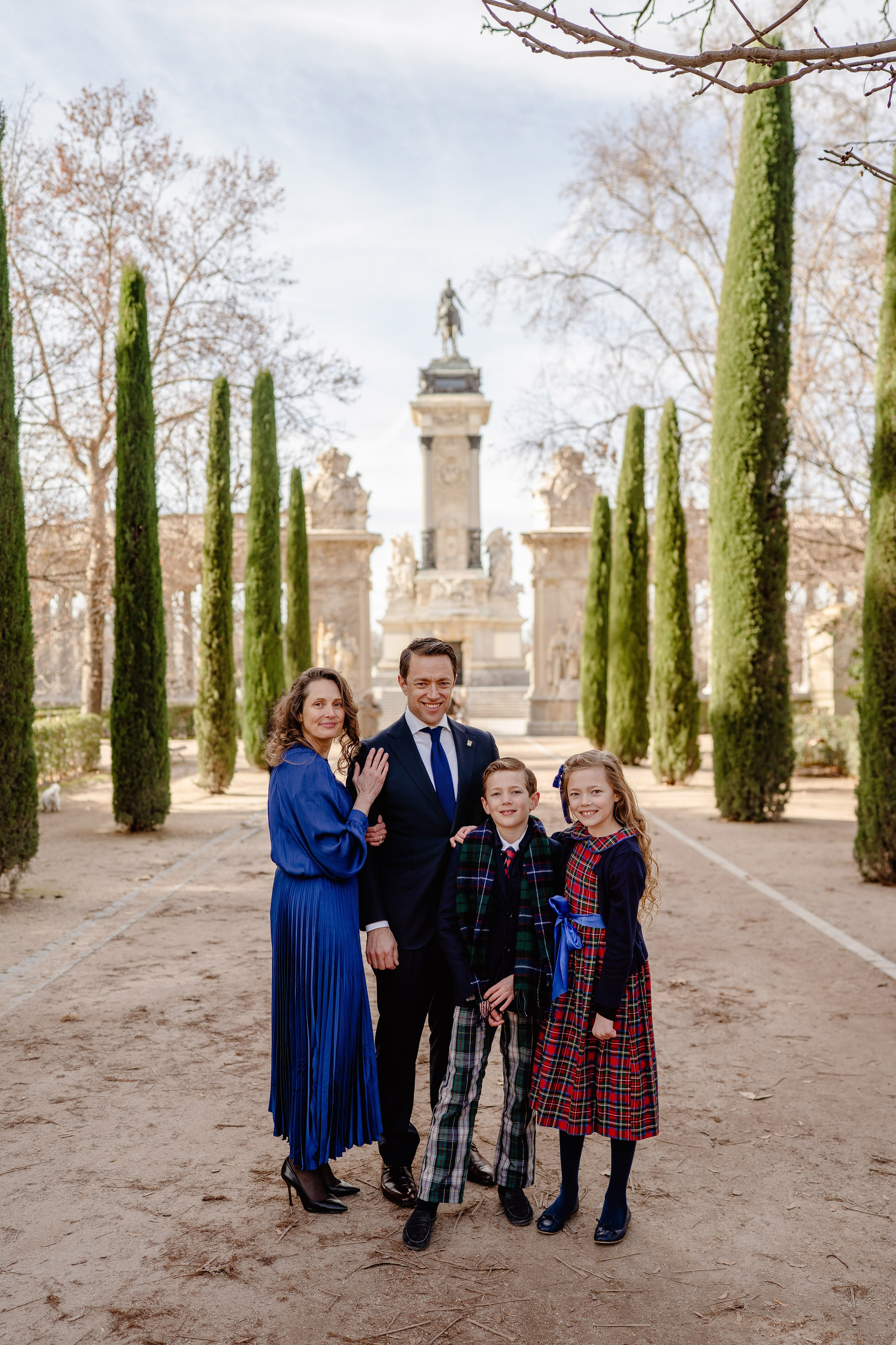 Family photoshoot in Retiro Park. Madrid Photographer for Proposals, Engagements & Families | Anya Petrova