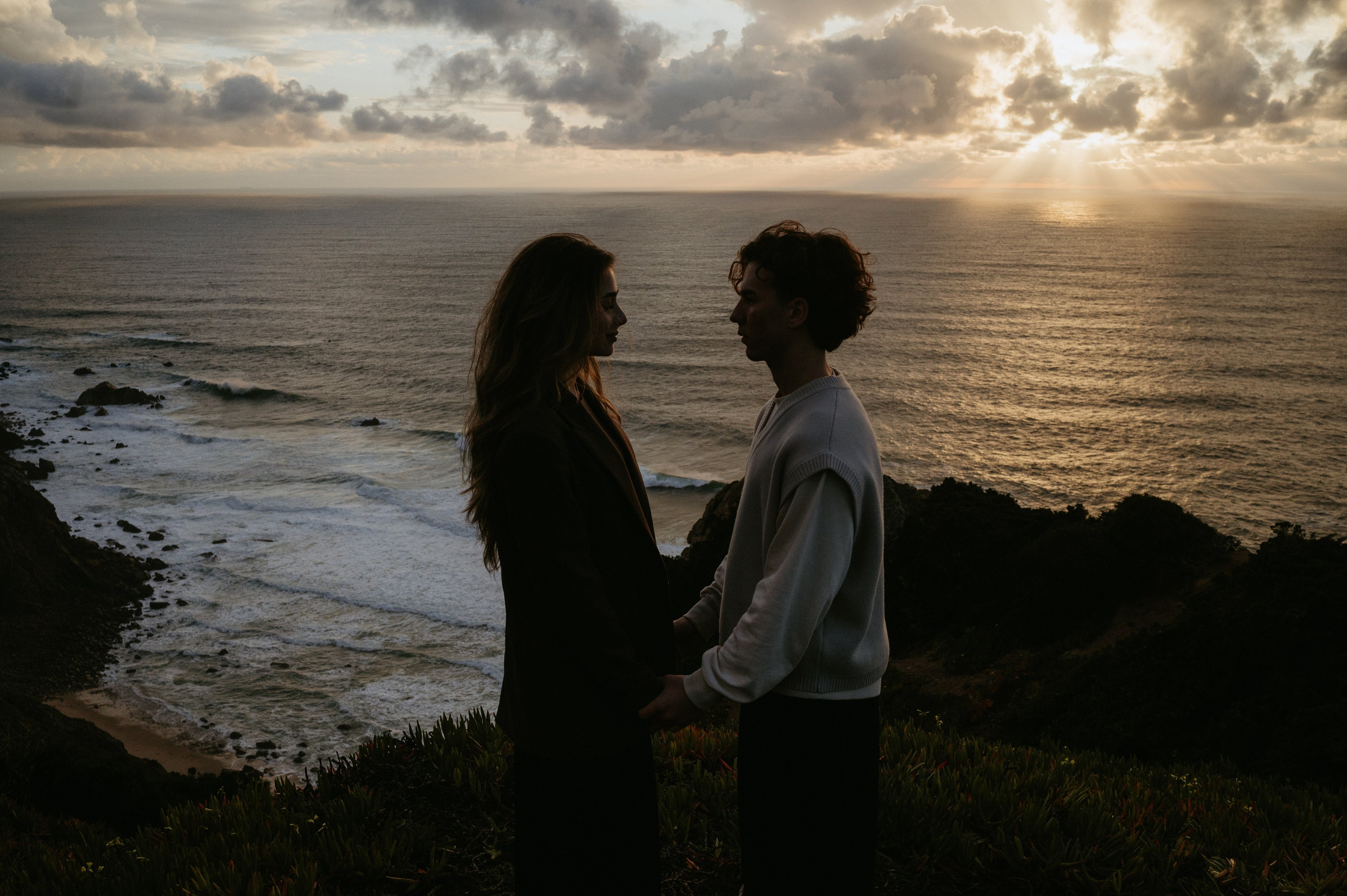 Praia da Ursa – ședință foto de cuplu într-un loc magic din Portugalia. Valentin Melen — wedding photographer