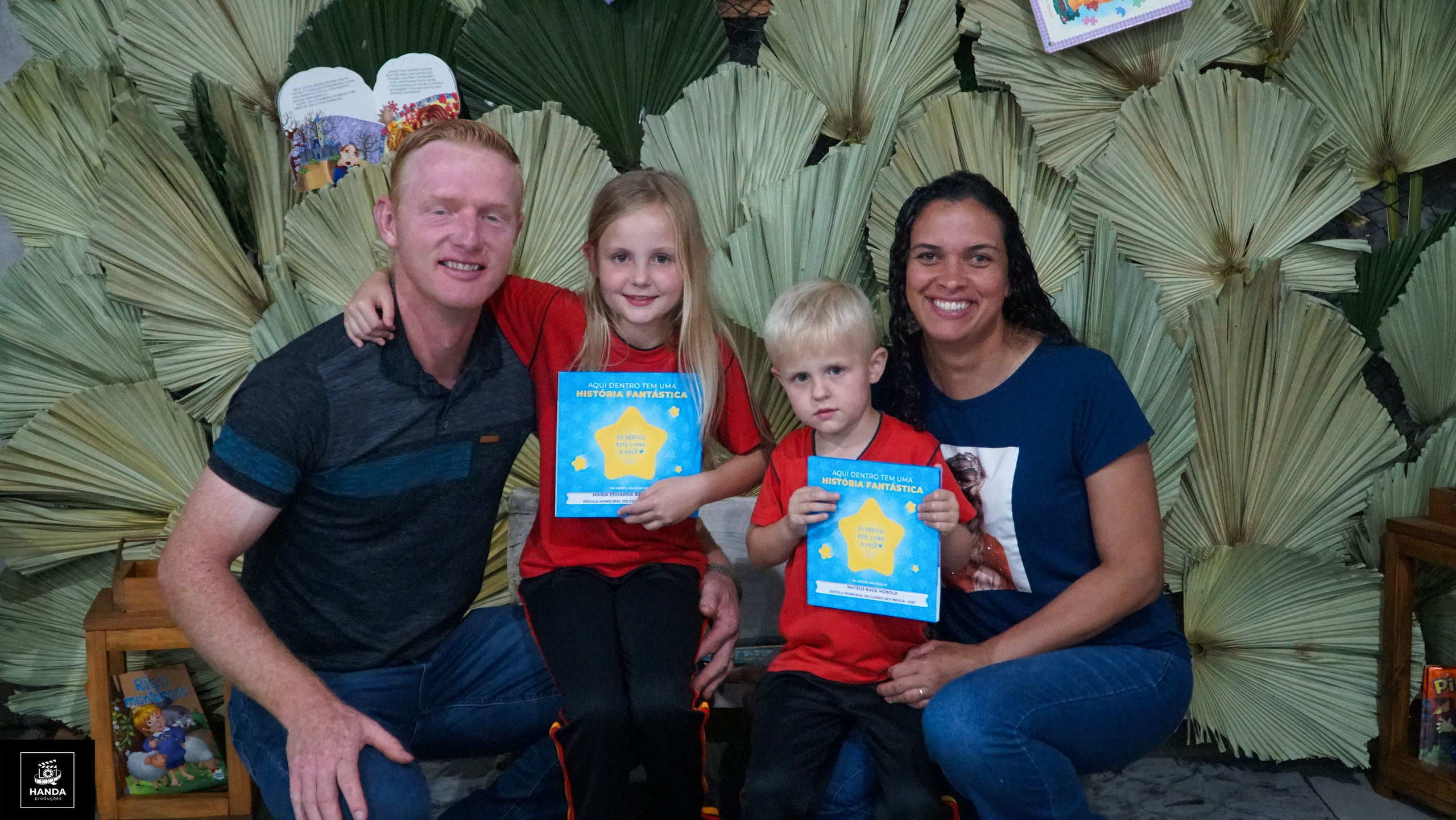 Noite autógrafos colégio Aurélio Buarque de Holanda. Handa Produções