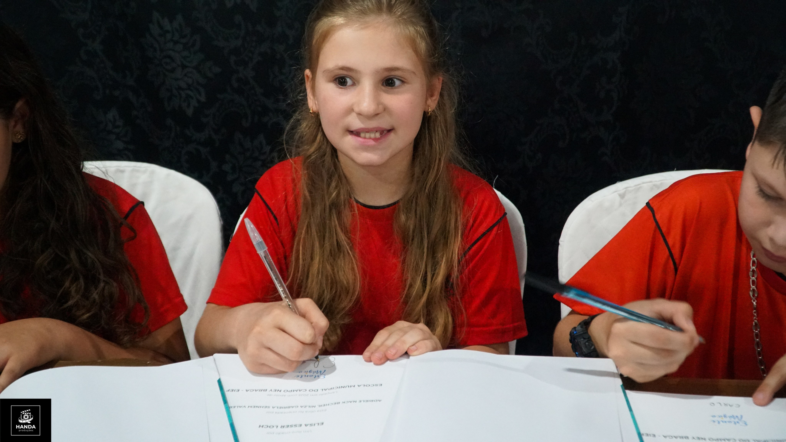 Noite autógrafos colégio Aurélio Buarque de Holanda. Handa Produções