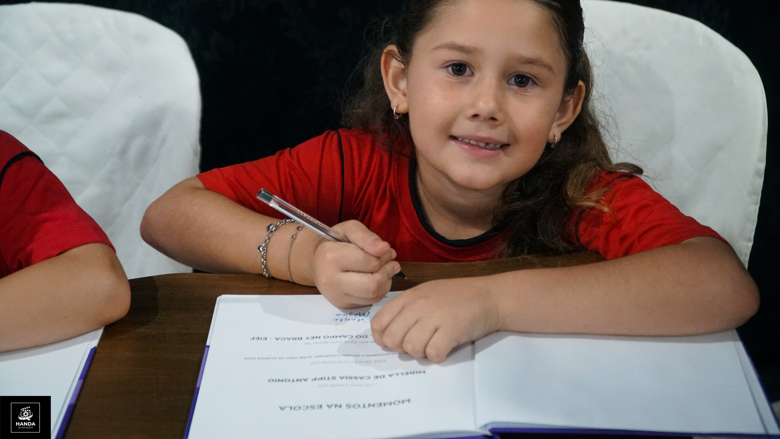 Noite autógrafos colégio Aurélio Buarque de Holanda. Handa Produções