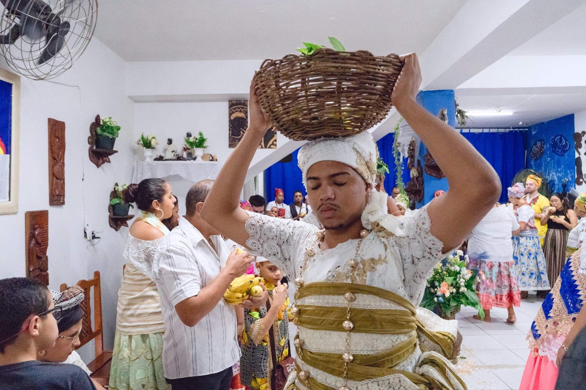 Saída Ìyá Tebeṣé Fernanda e Àjọ̀dún Ògún. Aladá Produções