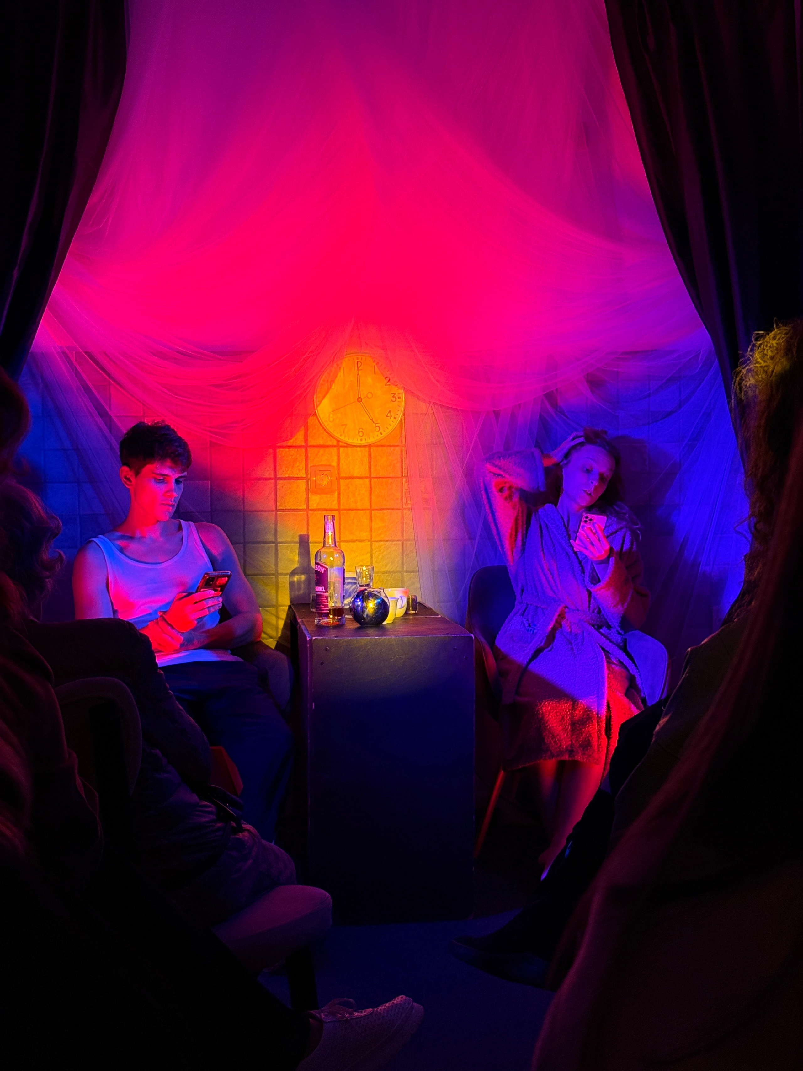 Фоторепортаж вистави у Будві. Портретний фотограф Альона Новгородцева