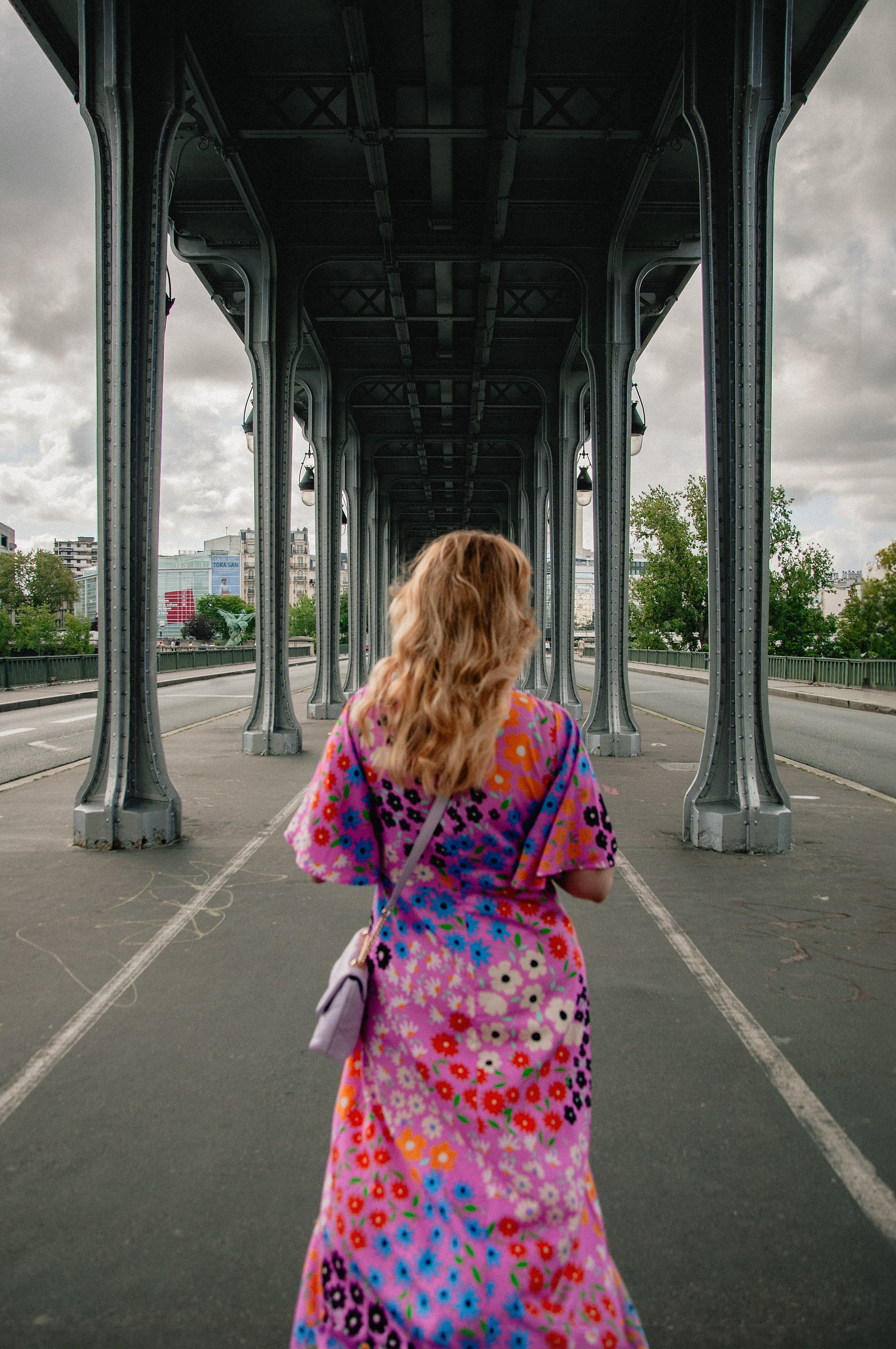 Summer photoshoot at the Eiffel Tower. Paris photographer — Polina Osipova