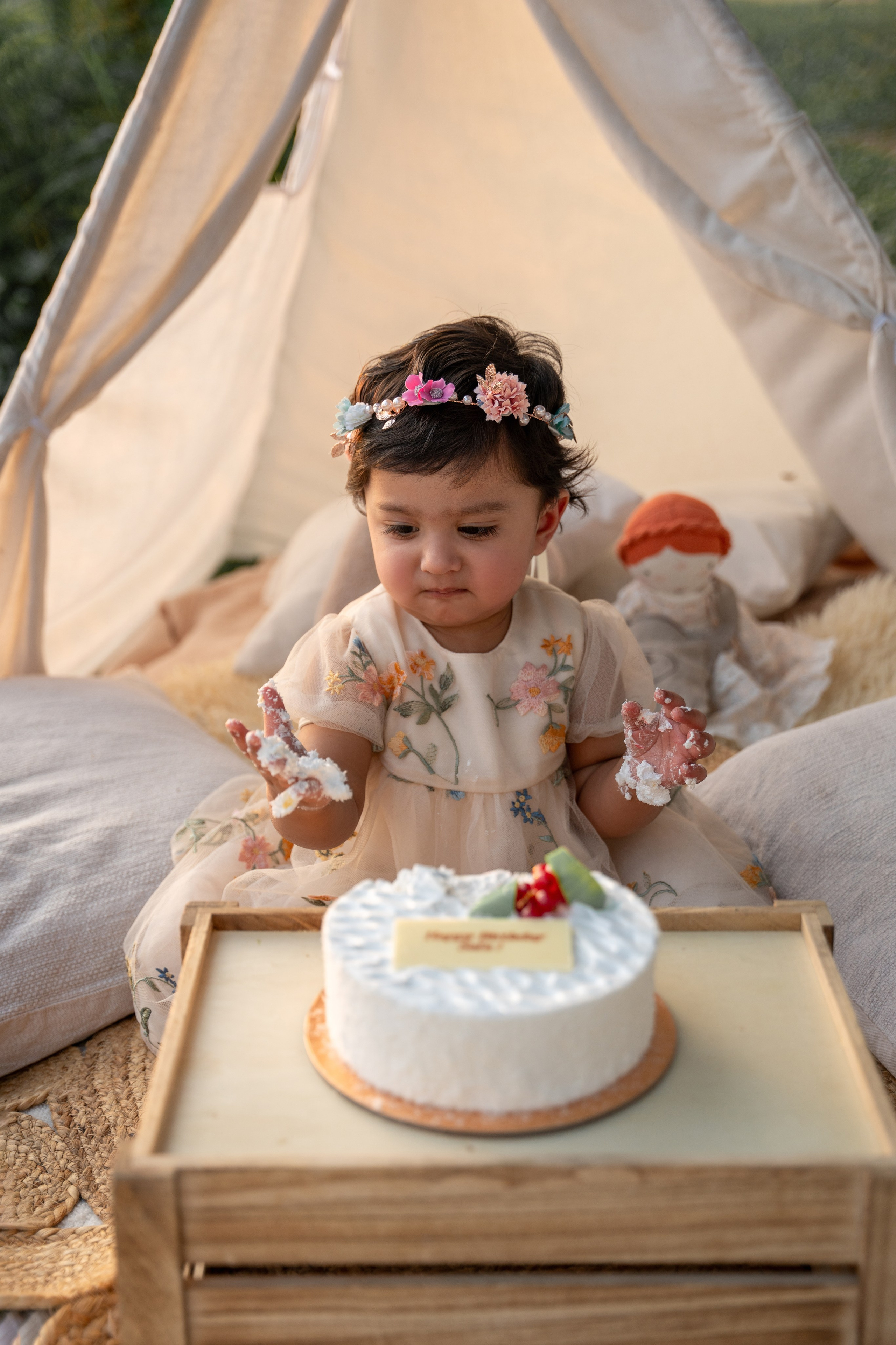 Cake smash and happy time. Angela Iakovleva — Family Photographer in Dubai