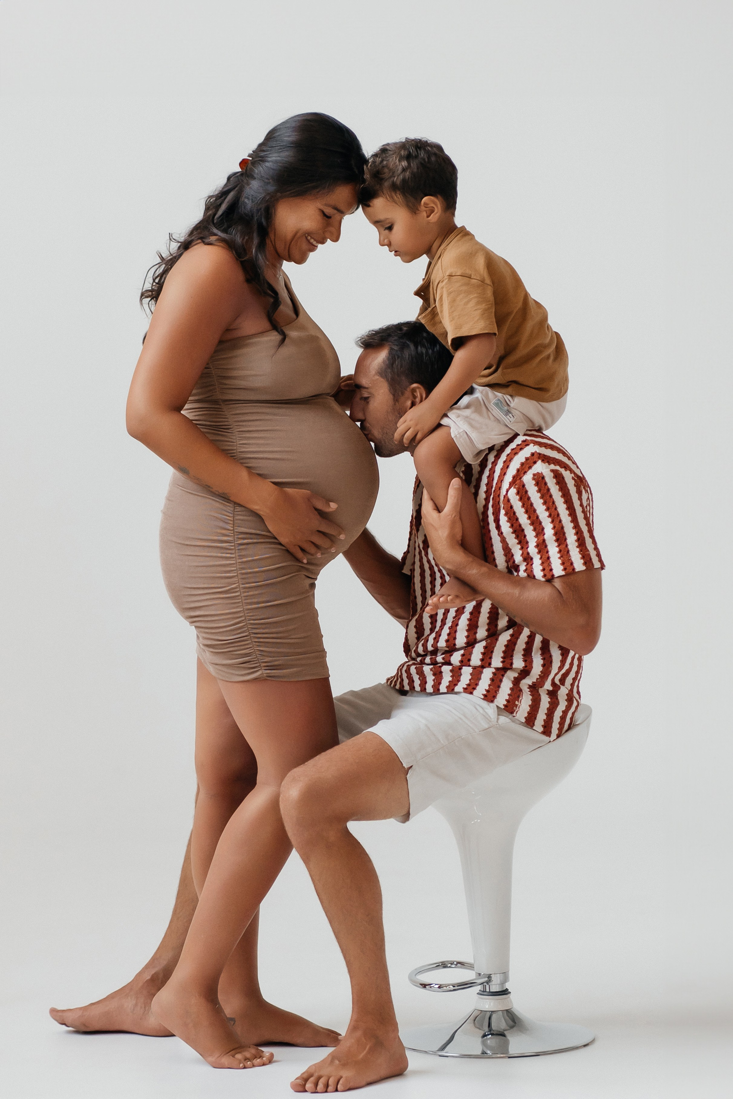 Maternity in studio. Family and wedding photographer in Italy Olga Kulikova