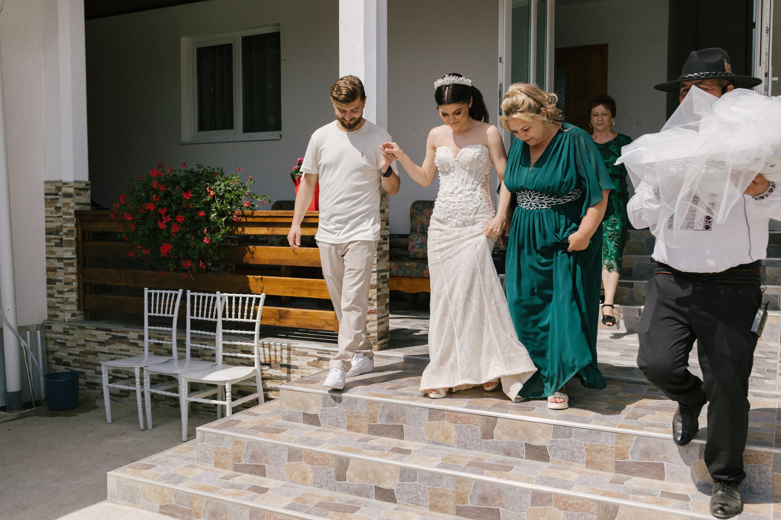 1. Mireasa Adriana în timpul pregătirilor de nuntă în Tudora Botoșani2. Costumul mirelui Ionuț fotografiat artistic în ziua nunții3. Prietenii mirelui la tradițiile de nuntă în Tudora4. Bărbieritul mirelui în cadrul obiceiurilor tradiționale de nuntă5. Fotografii de familie la biserică în ziua nunții6. Portret de familie cu mirii și copilul lor la nunta din Botoșani7. Primul dans al mirilor la Mariage Dor Baisa Botoșani8. Decor elegant de nuntă la Mariage Dor Baisa9. Emoții și tradiții la nunta din Tudora județul Botoșani10. Fotograf profesionist de nuntă în Botoșani surprinzând momente autentice - otograf-nunta-botosanifotograf-evenimente-botosanifotograf-profesionist-botosanifotograf-nunta-tudoranunta-tudora-botosanisedinta-foto-nunta-botosanipoze-nunta-botosanifotografii-nunta-tudorafotograf-cununie-religioasa-botosanibiserica-sfintii-imparati-constantin-si-elena-tudoramariage-dor-baisa-botosanirestaurant-nunta-botosanidansul-mirilor-mariage-dorpregatiri-mire-botosanipregatiri-mireasa-botosanitraditii-nunta-moldovaobiceiuri-nunta-tudorafotograf-familie-nunta-botosaniportret-miri-botosanigalerie-foto-nunta-botosanialbum-foto-nunta-botosaninunta-eleganta-botosaninunta-cu-traditii-botosanifotograf-premium-nunta-botosaniservicii-foto-video-botosanipoveste-de-nunta-botosanifotograf-documentar-nuntafotograf-natural-emotionalmiri-ionut-si-adriananunta-autentica-tudora -otograf-nunta-botosanifotograf-nunta-tudoranunta-tudora-botosanifotograf-evenimente-botosanifotograf-profesionist-botosaniservicii-foto-video-botosanigalerie-foto-nunta-botosanialbum-foto-nunta-botosani - nunta-autentica-botosaninunta-cu-traditii-botosanipoveste-de-nunta-botosanifotografii-emotionante-nuntamomente-autentice-nuntafotografie-documentara-nuntafotograf-natural-nunta- pregatiri-miri-tudorabiserica-tudora-botosanicununie-religioasa-tudoramariage-dor-baisa-botosanipetrecere-nunta-botosanivalsul-mirilor-botosani - alino-foto-studio-botosaniionut-si-adriana-nunta-tudorafotograf-alin-chirila-botosani