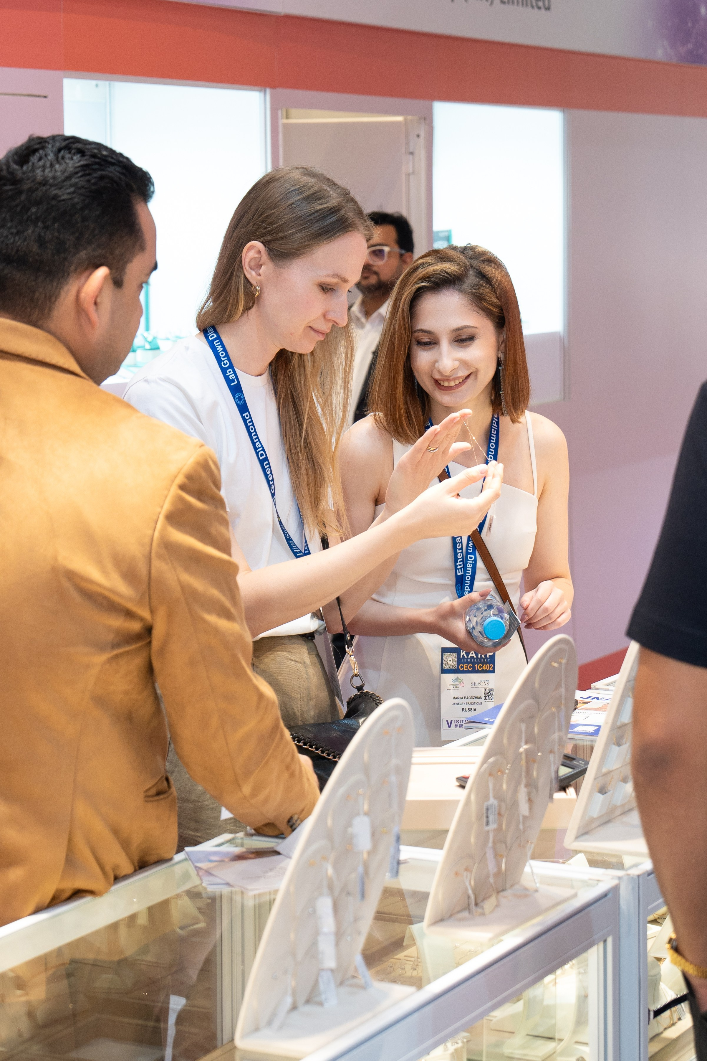 FOREVER5JEWELS. PHOTOGRAPHER IN HONG KONG (WEDDING, FASHION, FAMILY, EVENTS)