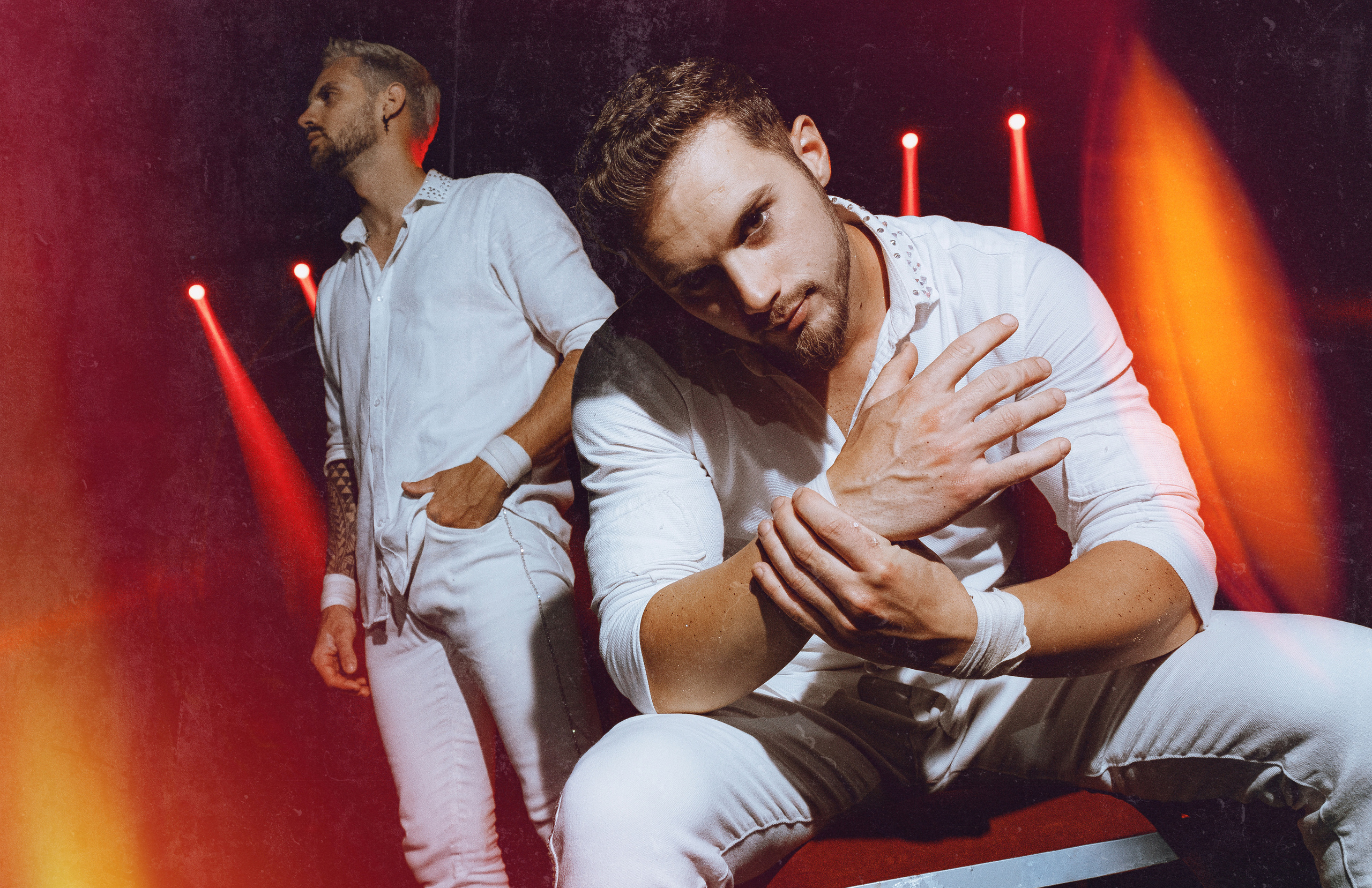 Фотосессия с братьями Castanheira: Креативные портреты с артистами Circo Quiros в Торревьехе