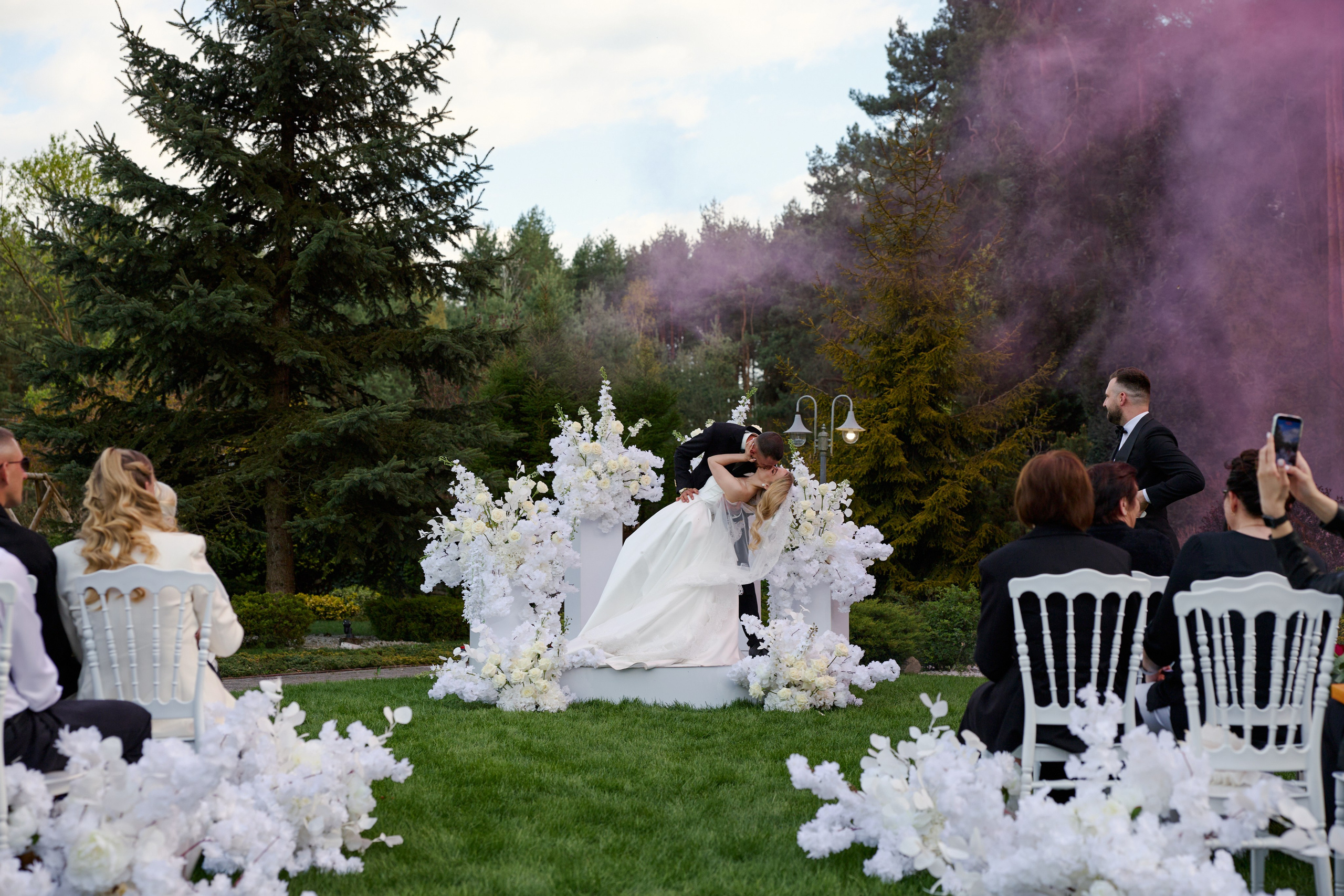 Natalia & Roman. Dworek przy lesie. Fotograf ślubny i rodzinny w Krakowie Yana Klymova
