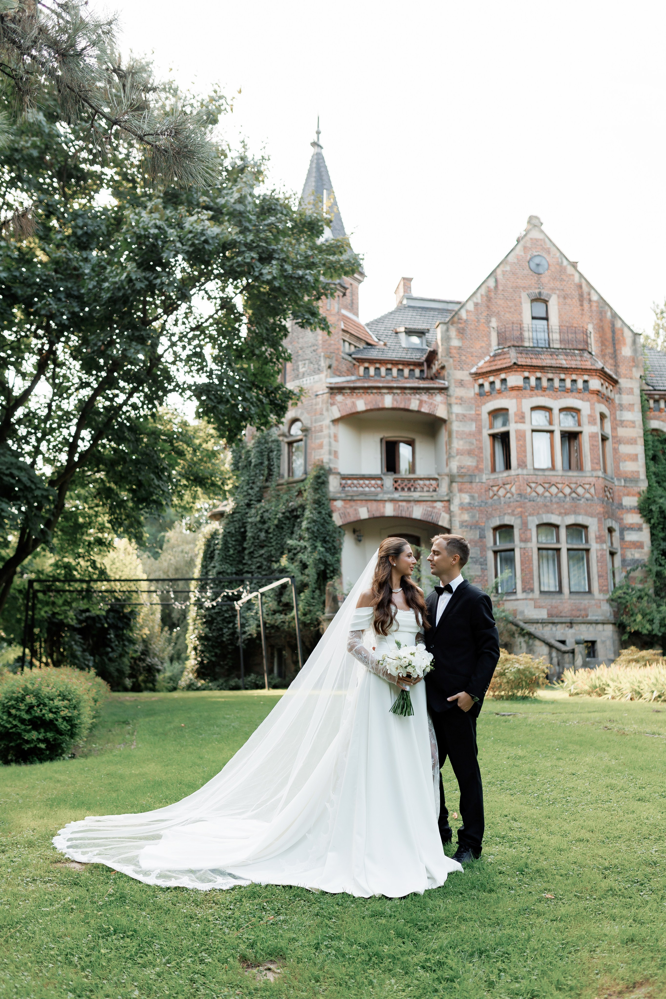 Palac Zelenskich. Fotograf ślubny i rodzinny w Krakowie Yana Klymova