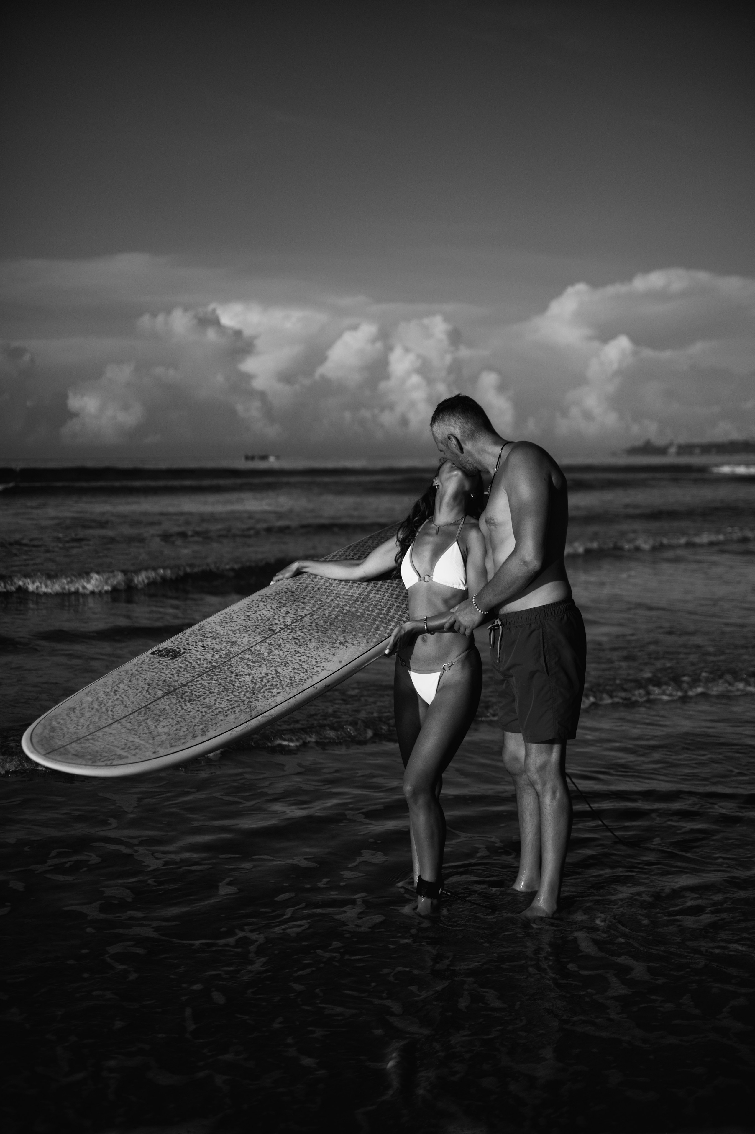 Surf couple | BW