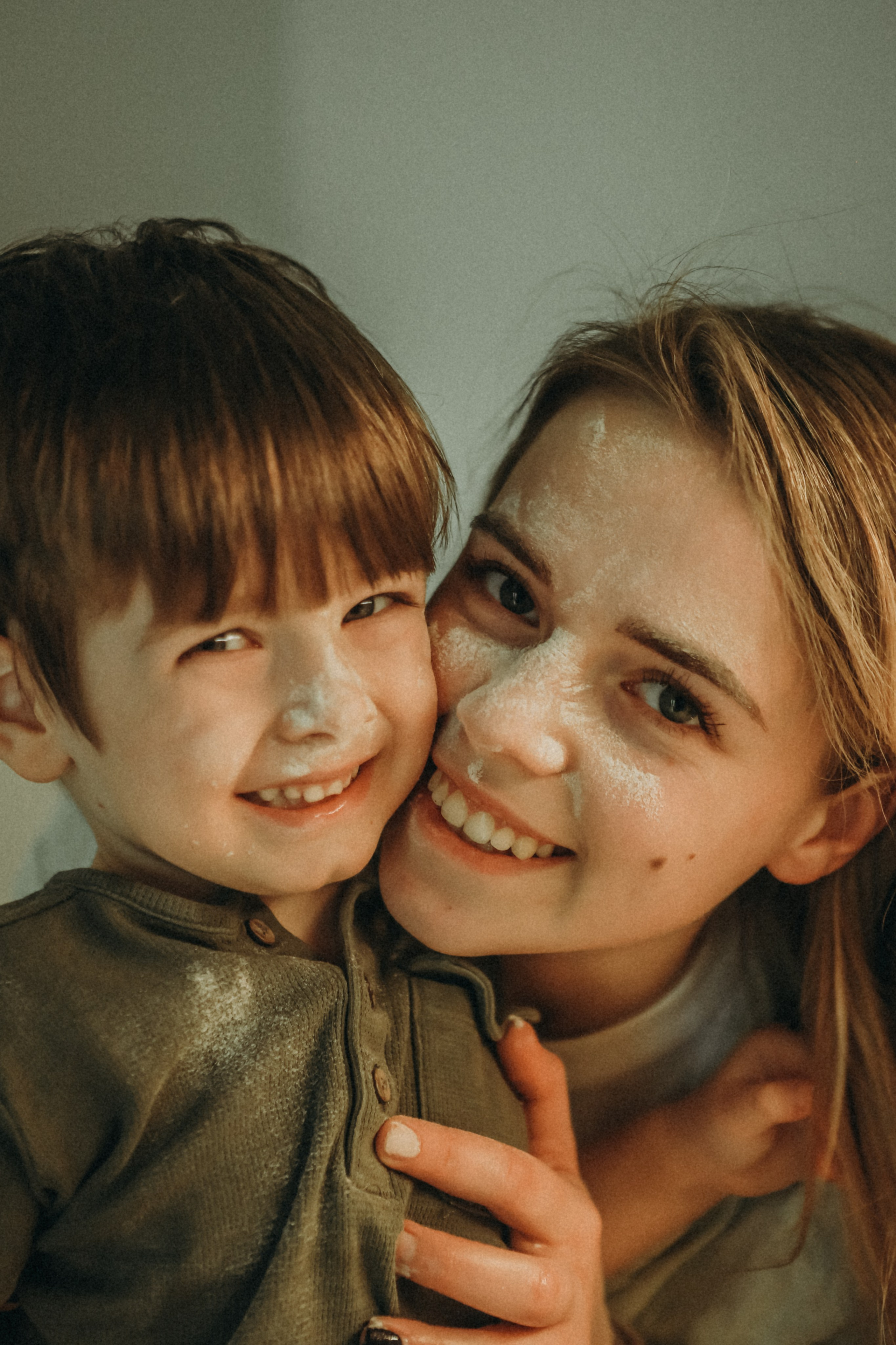 Familie zu Hause. Fotografin Wien Alona Kim