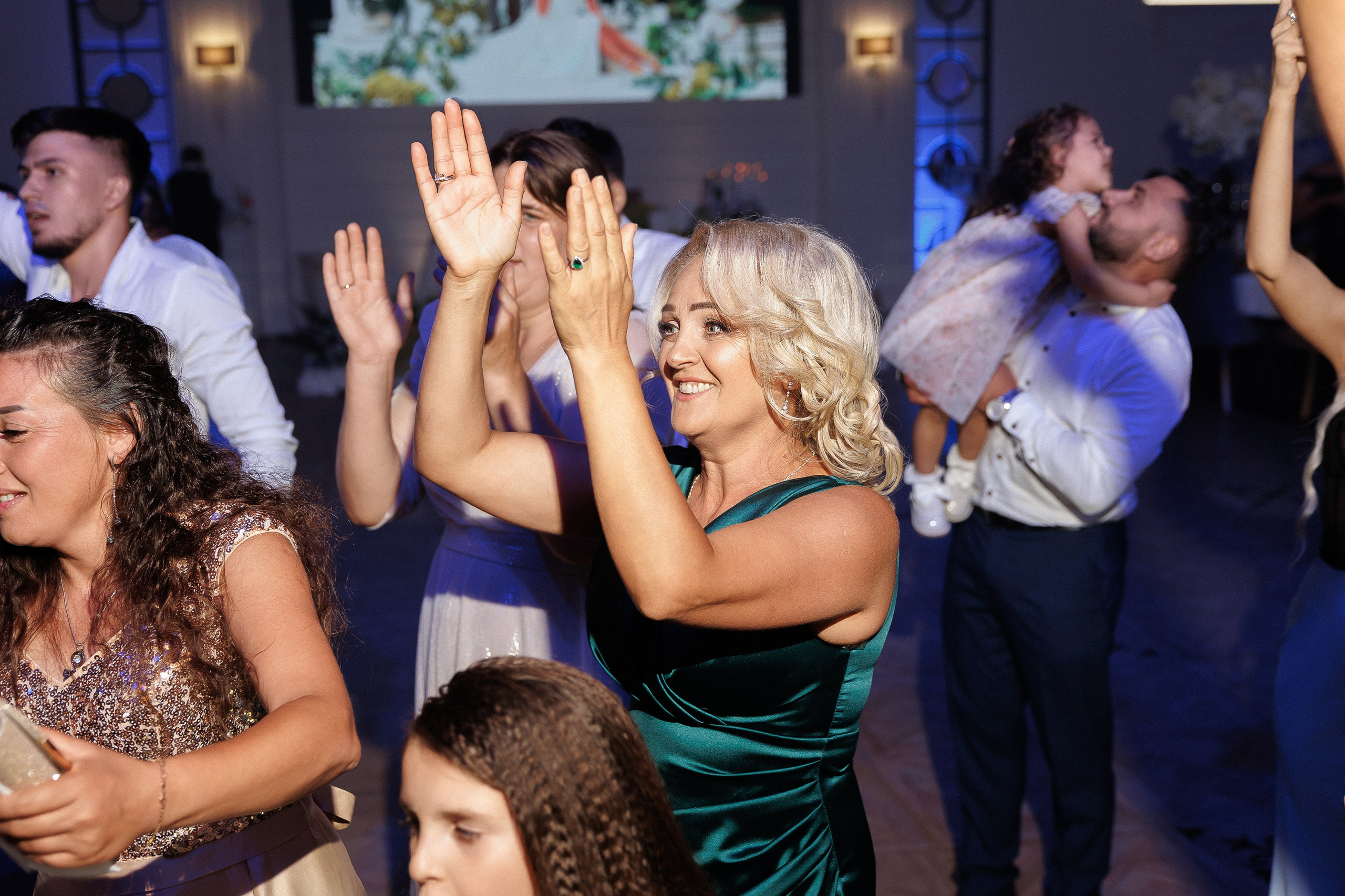 Eugen & Livia — Grand Elysee — Wedding Day. Servicii Foto și Video 067188353