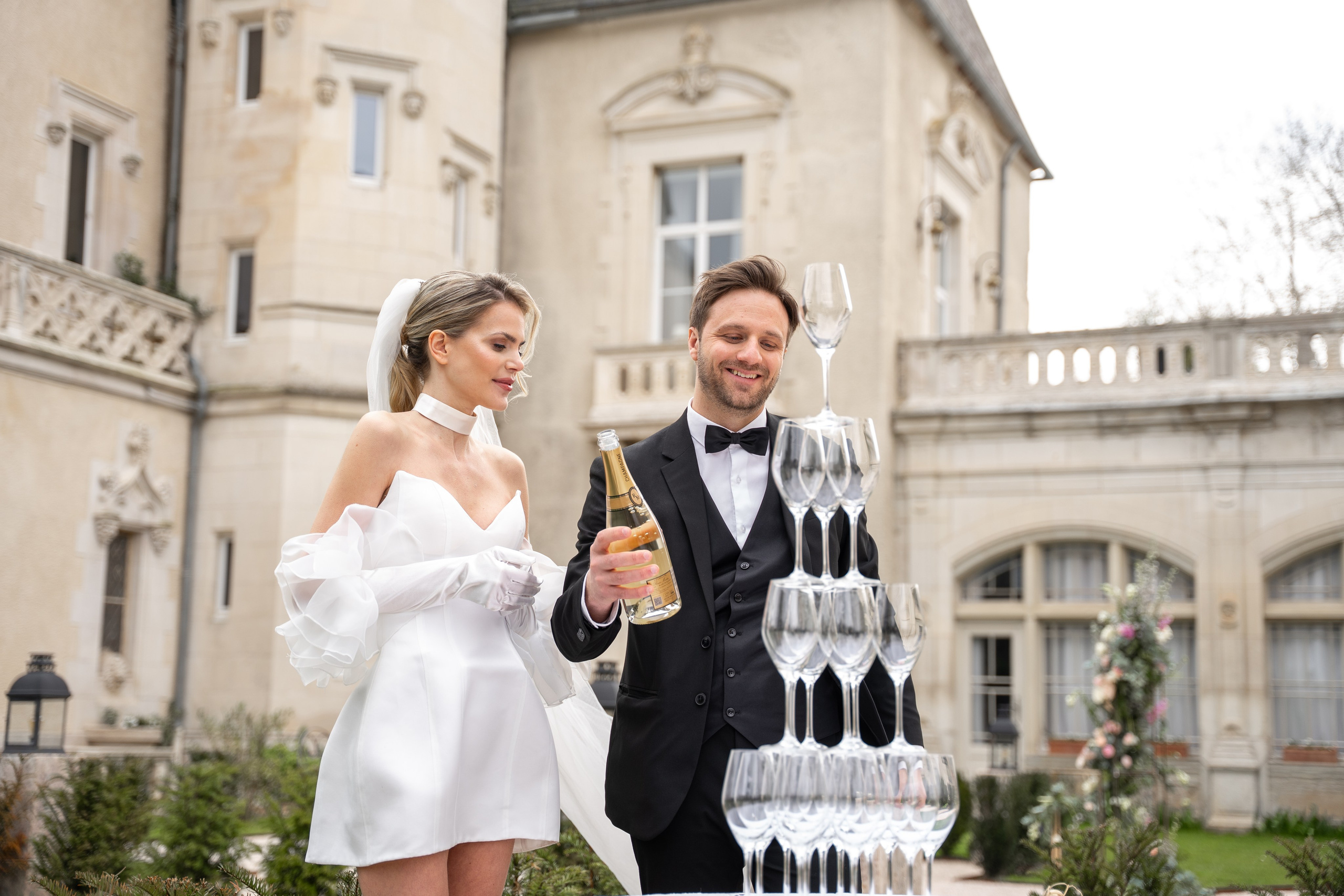 Chateau elopement inspiration. Wedding photographer in Paris Oksana Shum