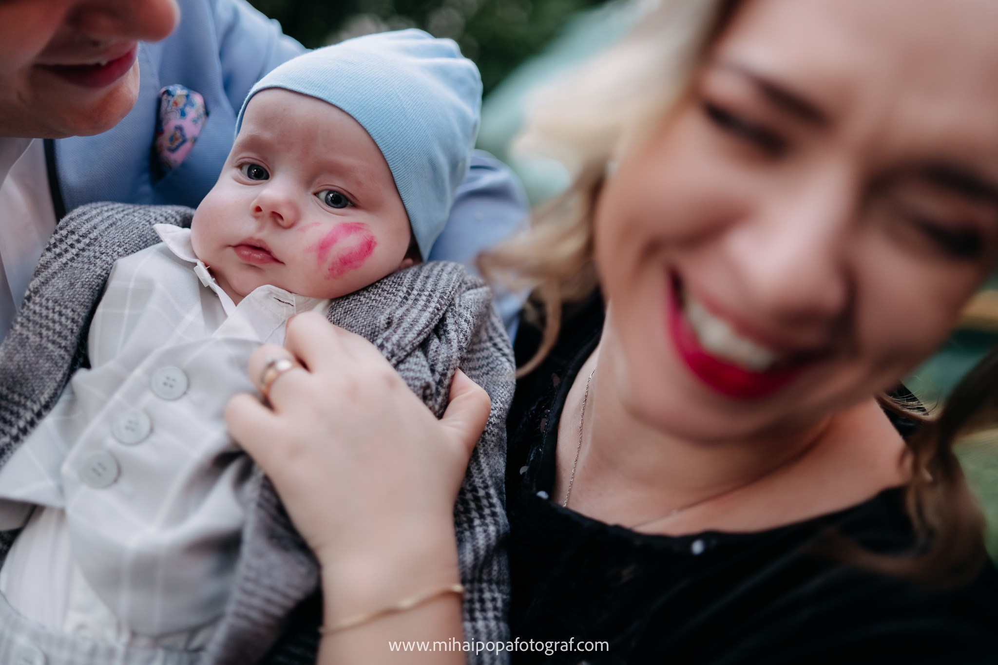 Fotograf de botez în Bucuresti| Mihai Popa Fotograf. Fotograf Nuntă & Botez București - Mihai Popa | Dincolo de oameni, imortalizez emoții!