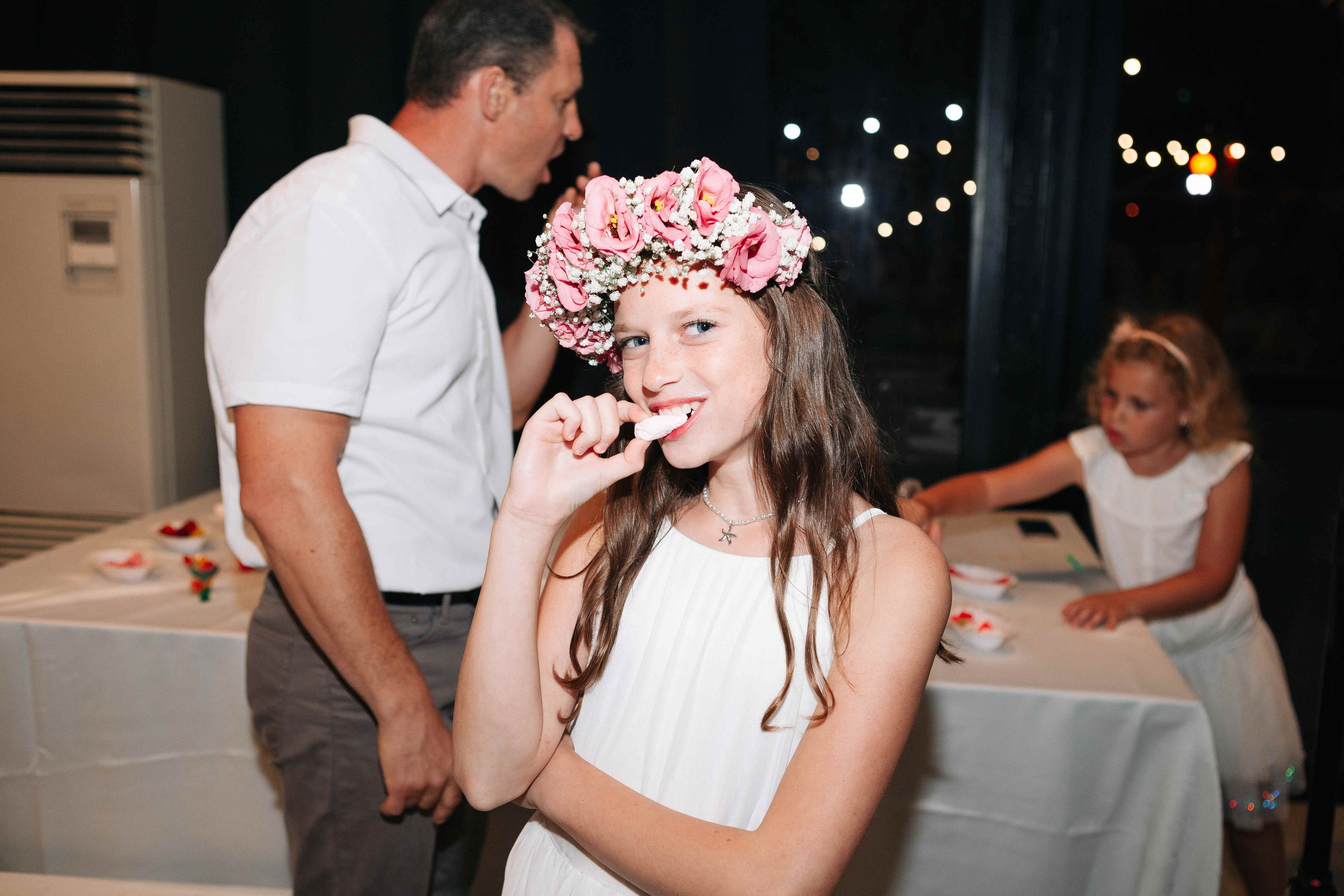 PARTY WITH FRIENDS. Https://shi-photo.com/