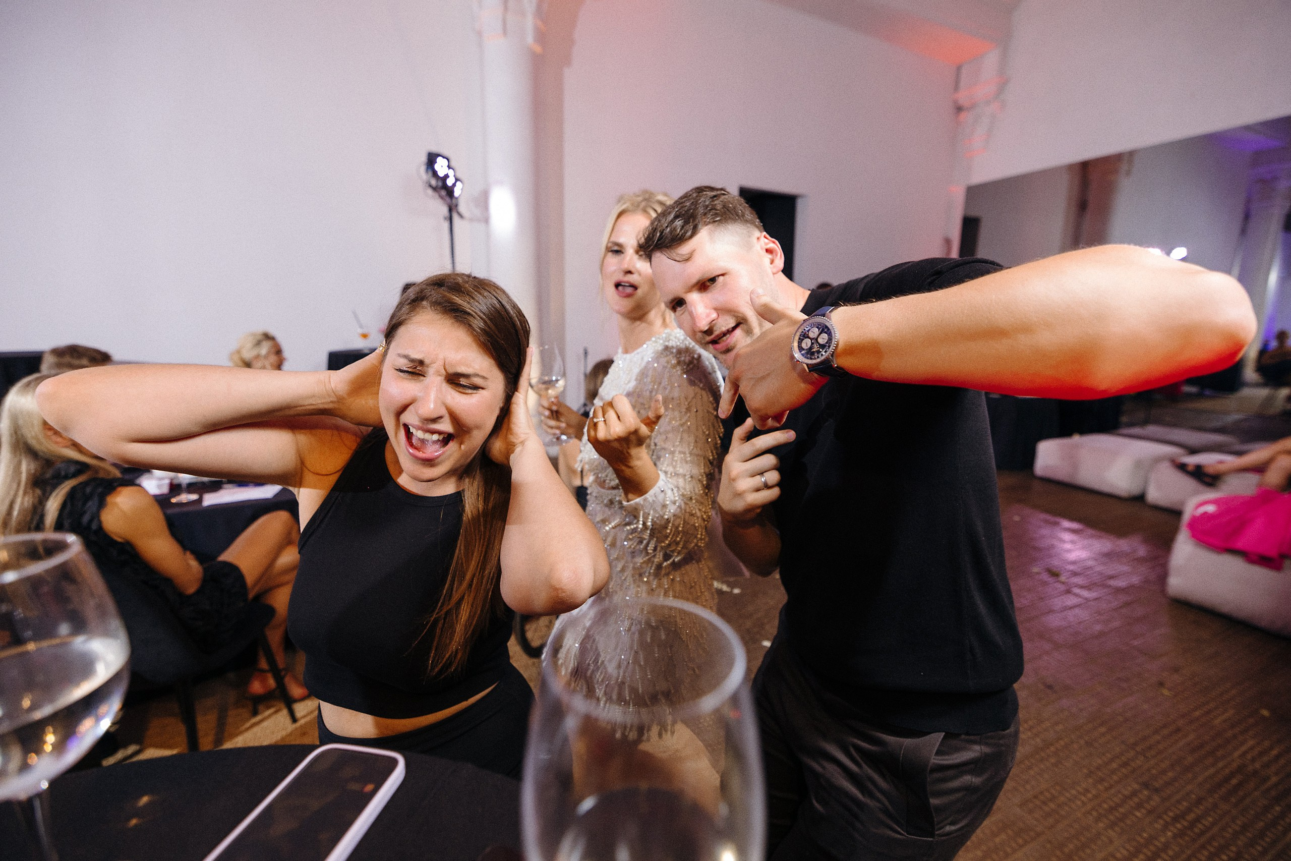 Юбилей свадьбы — 10 лет вместе, Porsche, страсть и стильная фотосессия в Риге. Евгений Тимофеев | Свадебный и контент-фотограф и видеограф в Риге